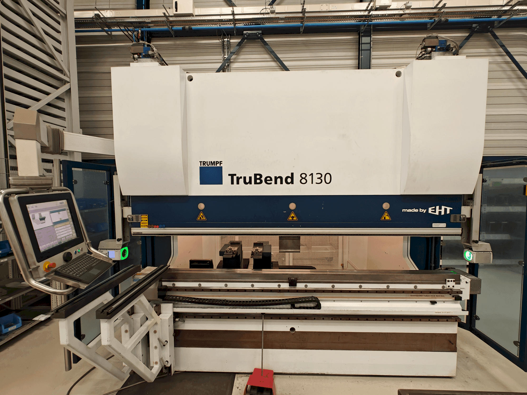 Vista Frontal  da TRUMPF EHT TruBend 8130-30  máquina