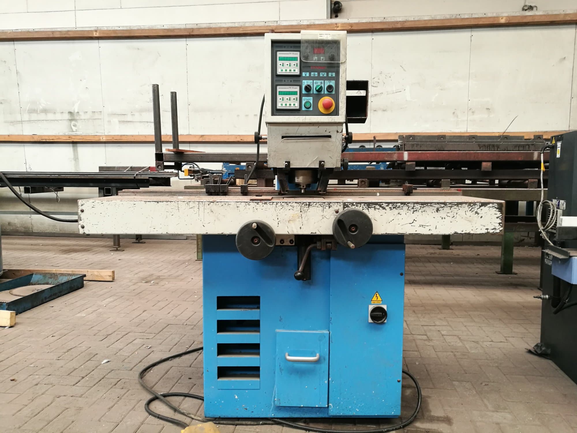 Vista Frontal  da Euromac XP 750/25  máquina