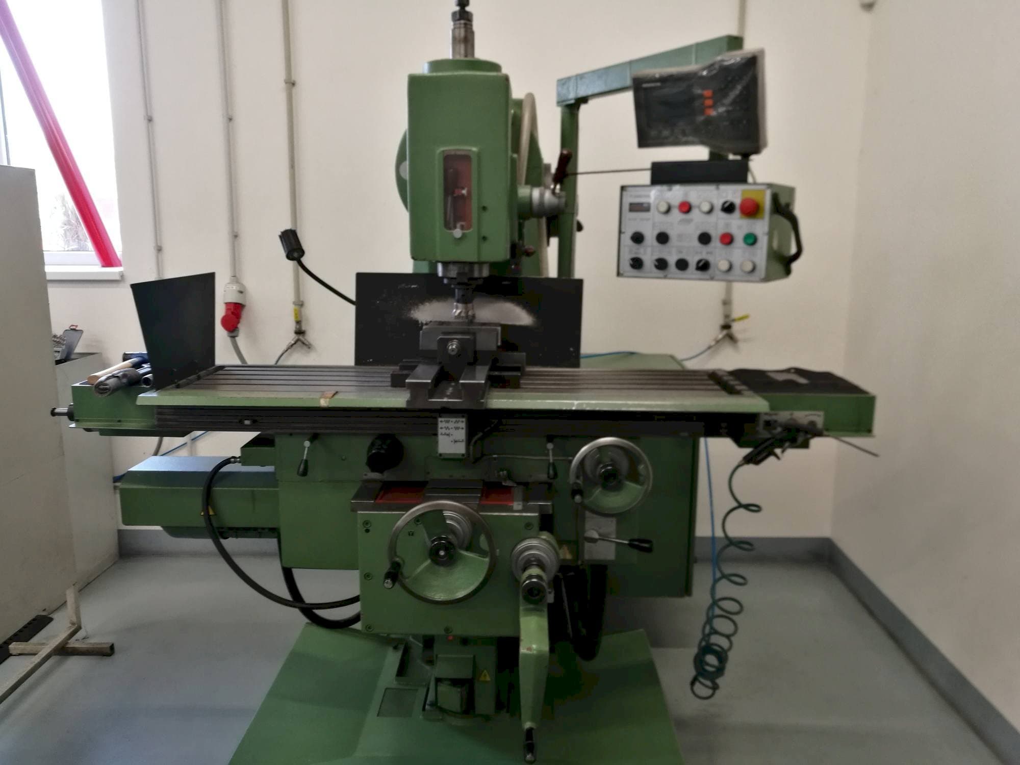 Vista Frontal  da TOS FGV 32  máquina