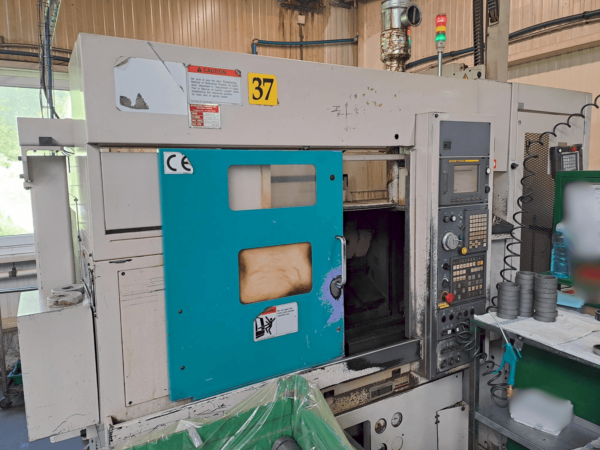 Vista Frontal  da Takisawa TC 200  máquina