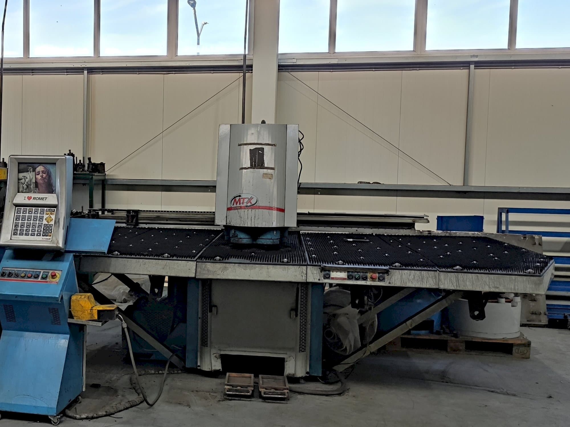 Vista Frontal  da Euromac MTX INDEX  máquina