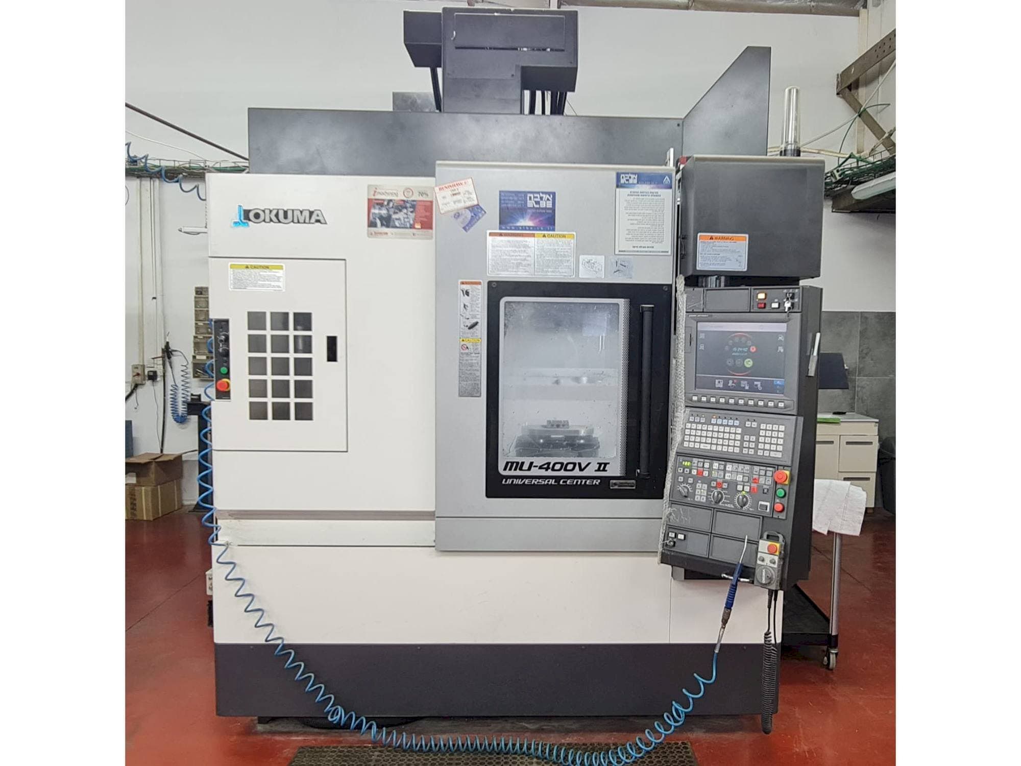 Vista Frontal  da Okuma MU-400V II  máquina