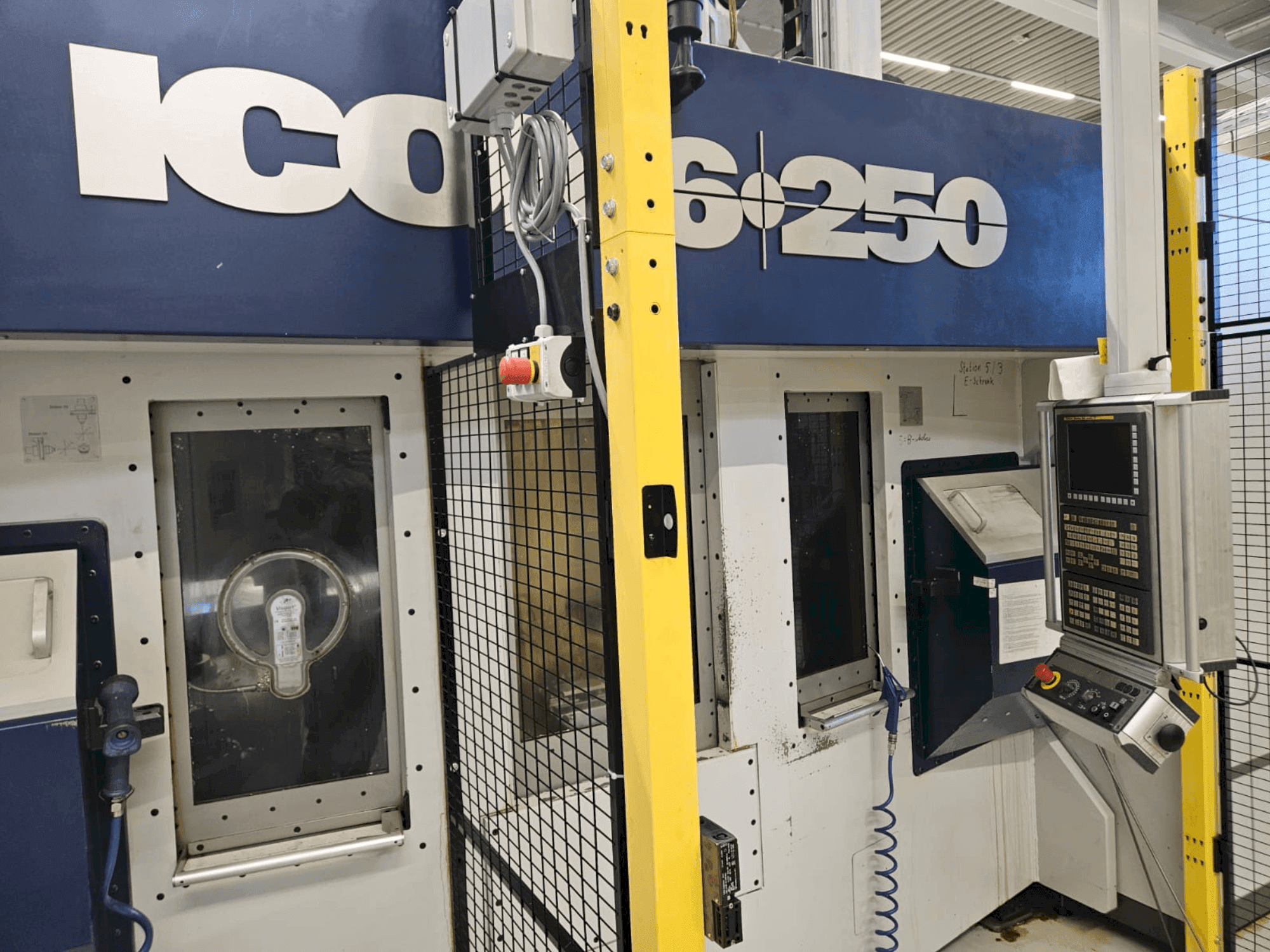 Vista Frontal  da ICON 6-250  máquina