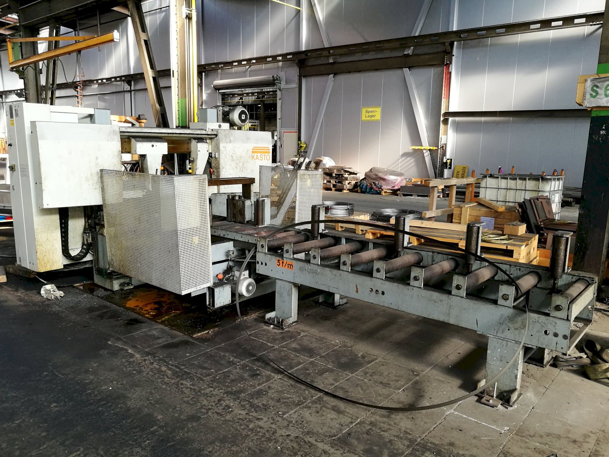 Vista Direita  da KASTO HBA 420 AU  máquina