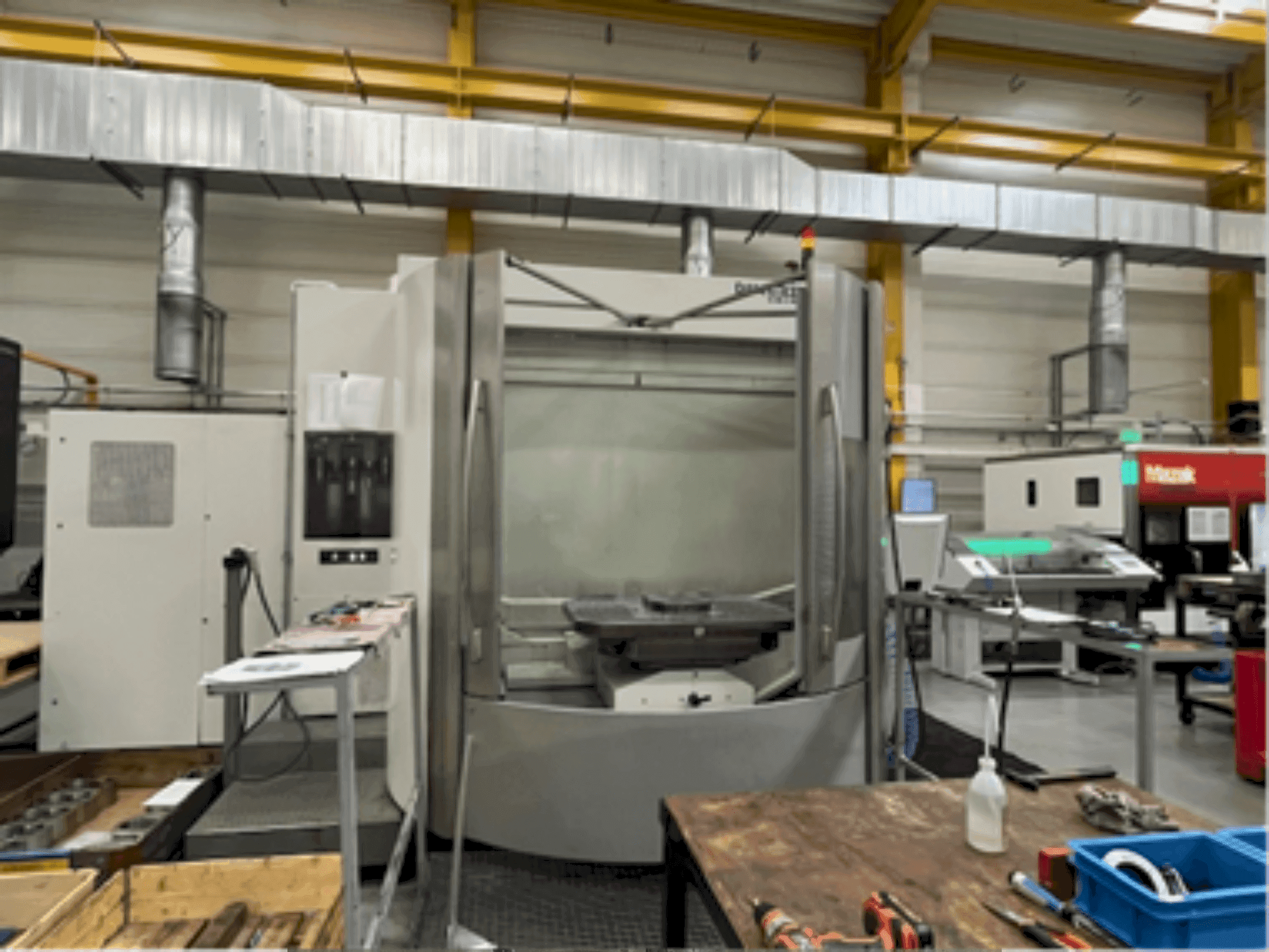 Vista Frontal  da DMG GILDEMEISTER DMC 125U  máquina