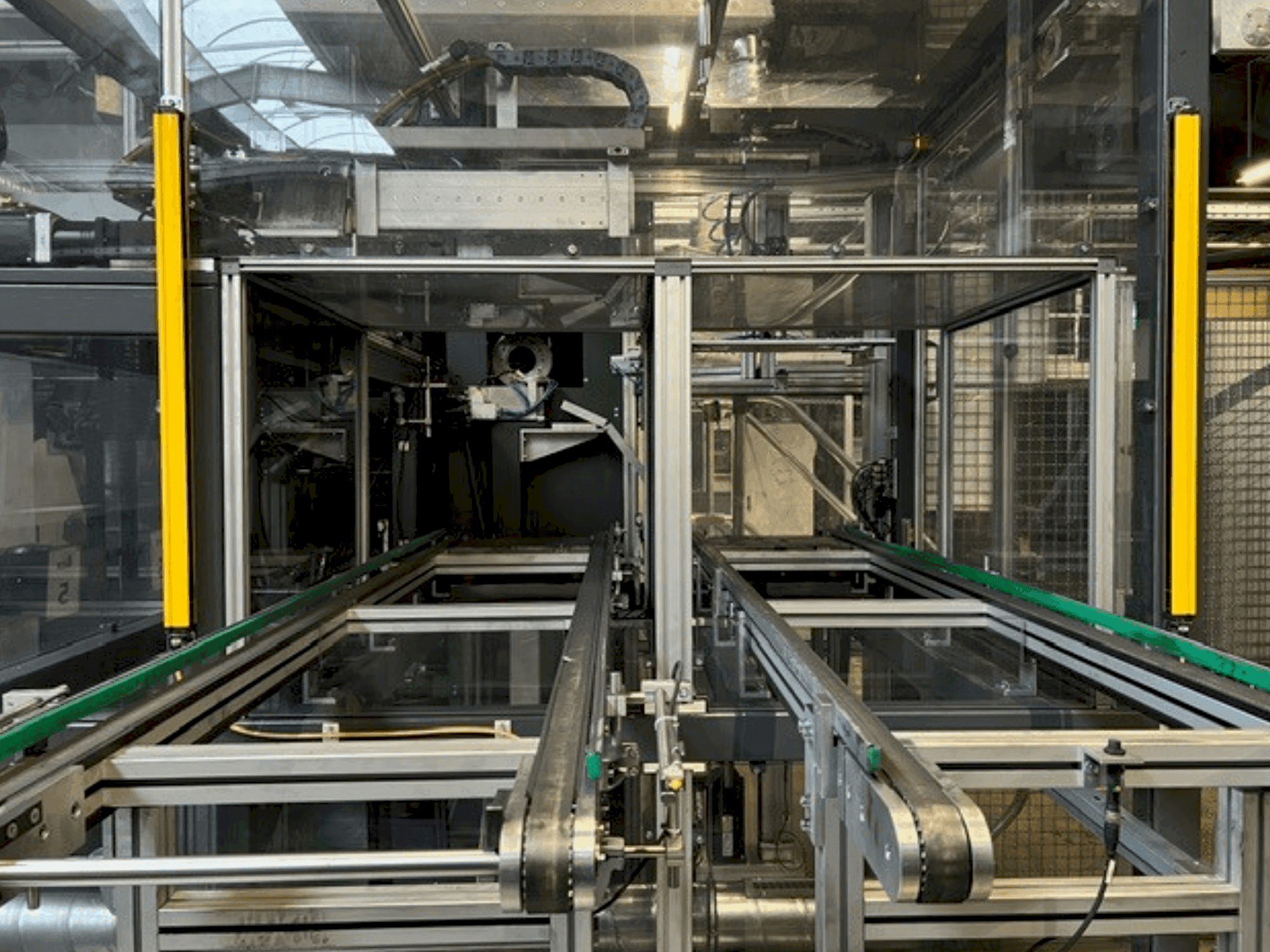 Vista Frontal  da KOMAGE S 50 4E CNC  máquina