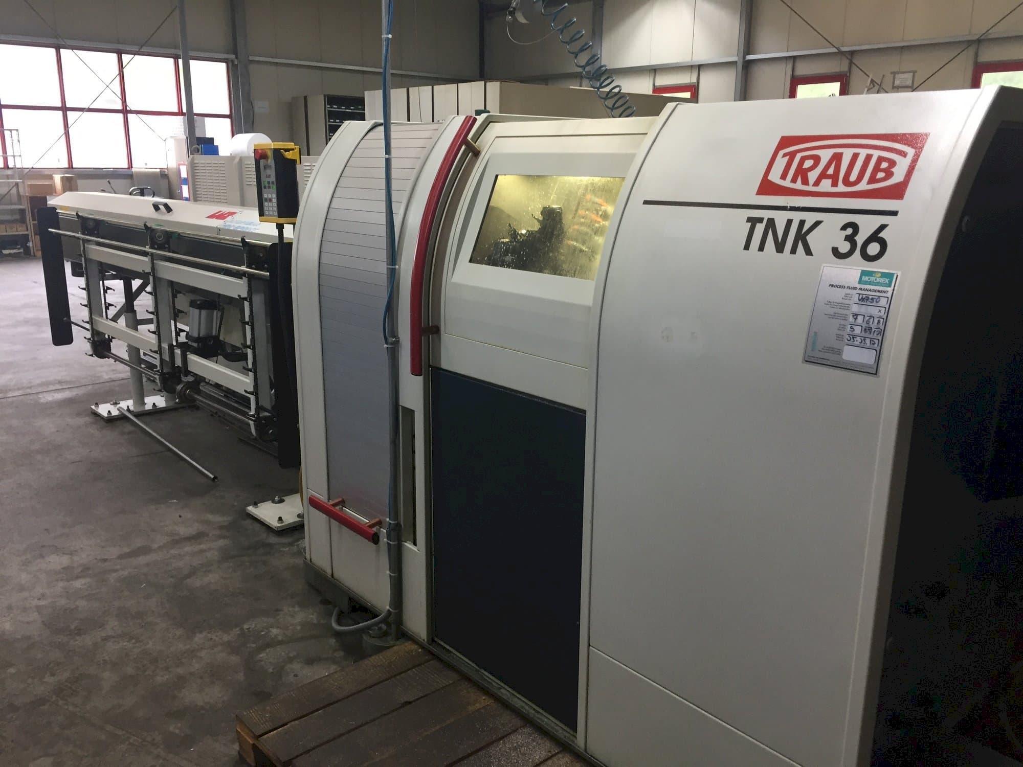 Vista Frontal  da TRAUB TNK 36  máquina