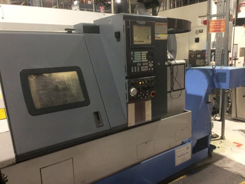 Vista Lateral Esquerda  da Mazak Super Quick Turn 200M  máquina