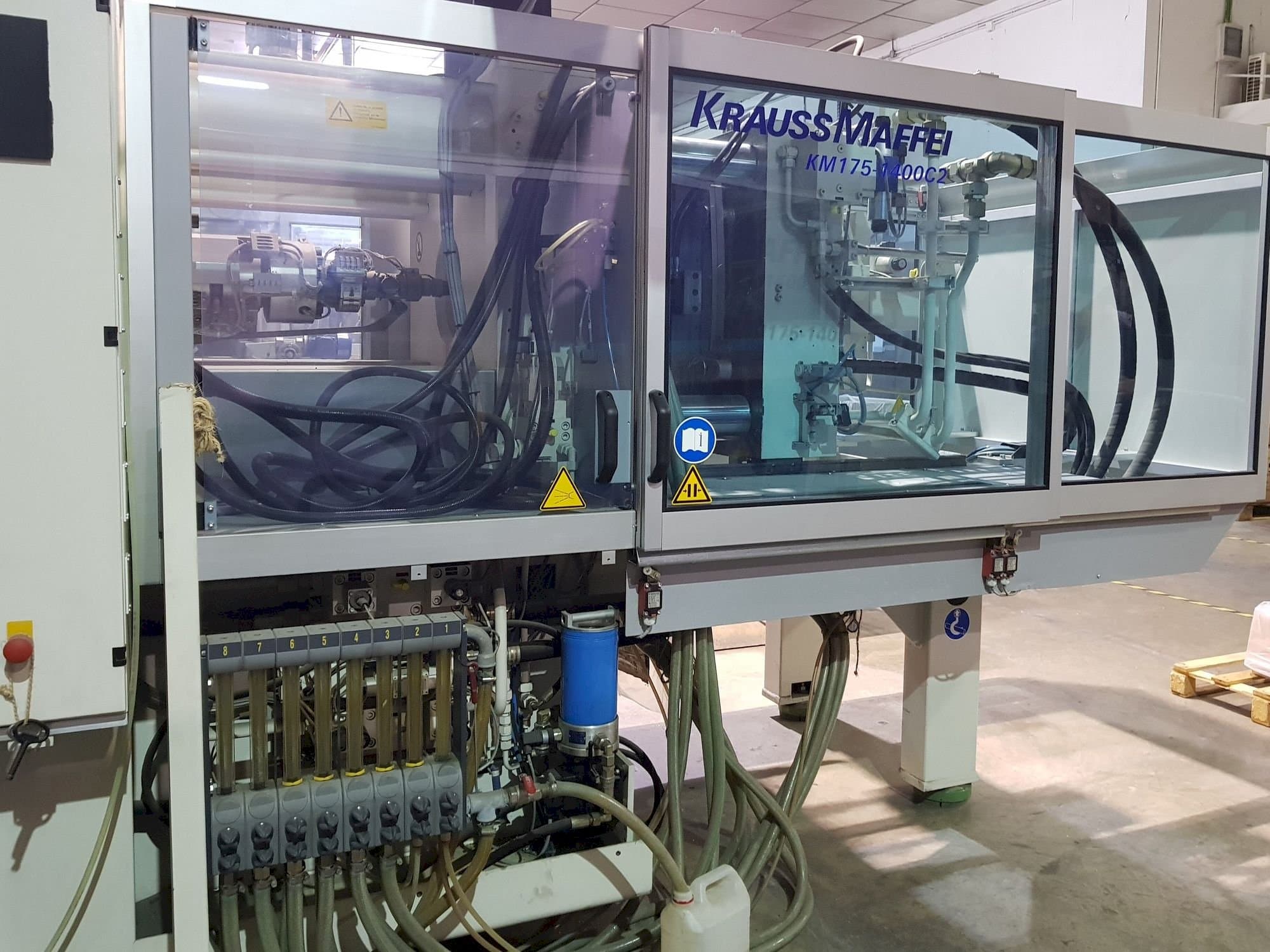 Vista Frontal  da Krauss Maffei 175-1400 C2  máquina