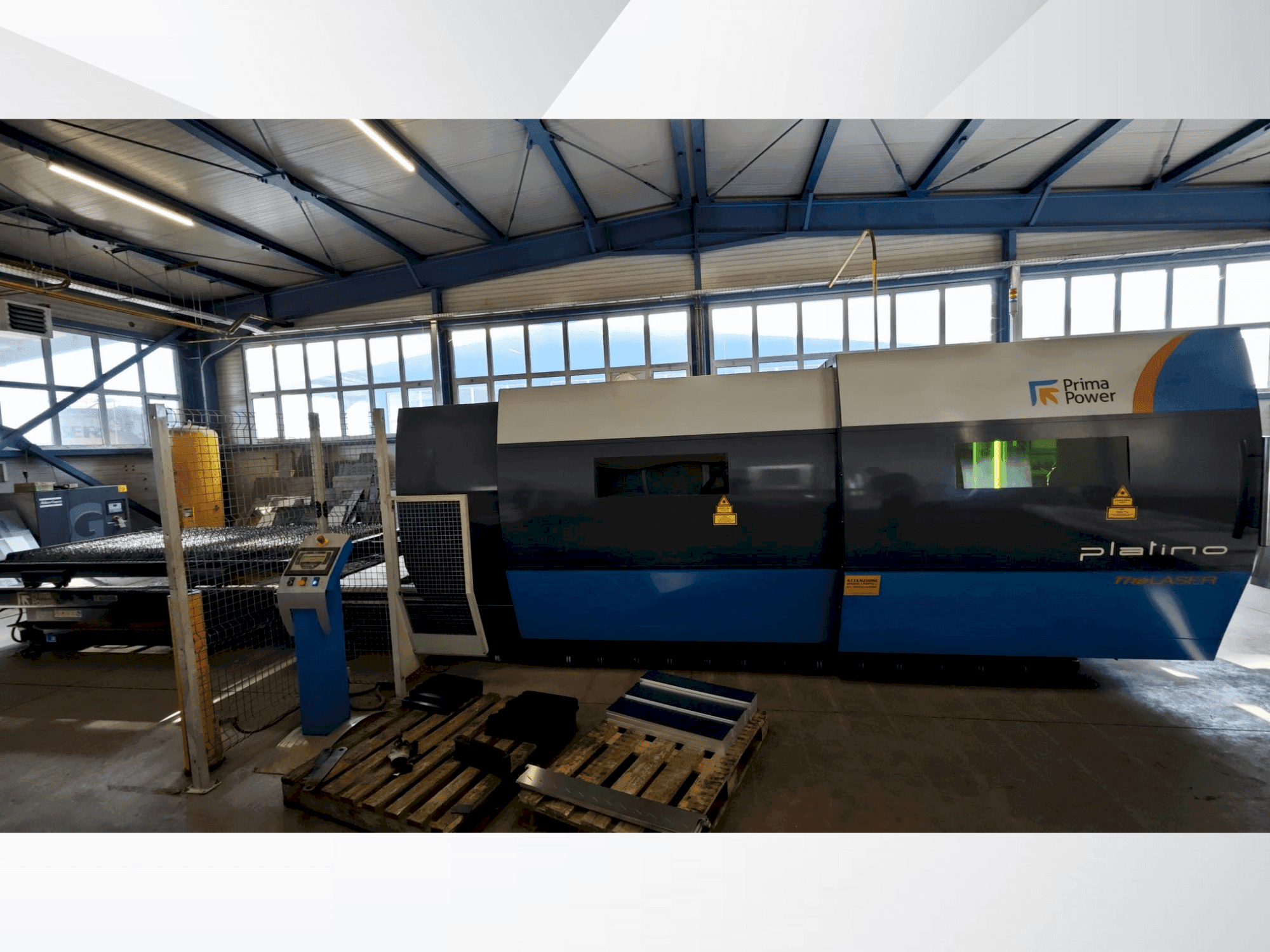 Vista Frontal  da Prima Power PLATINO FIBER  máquina