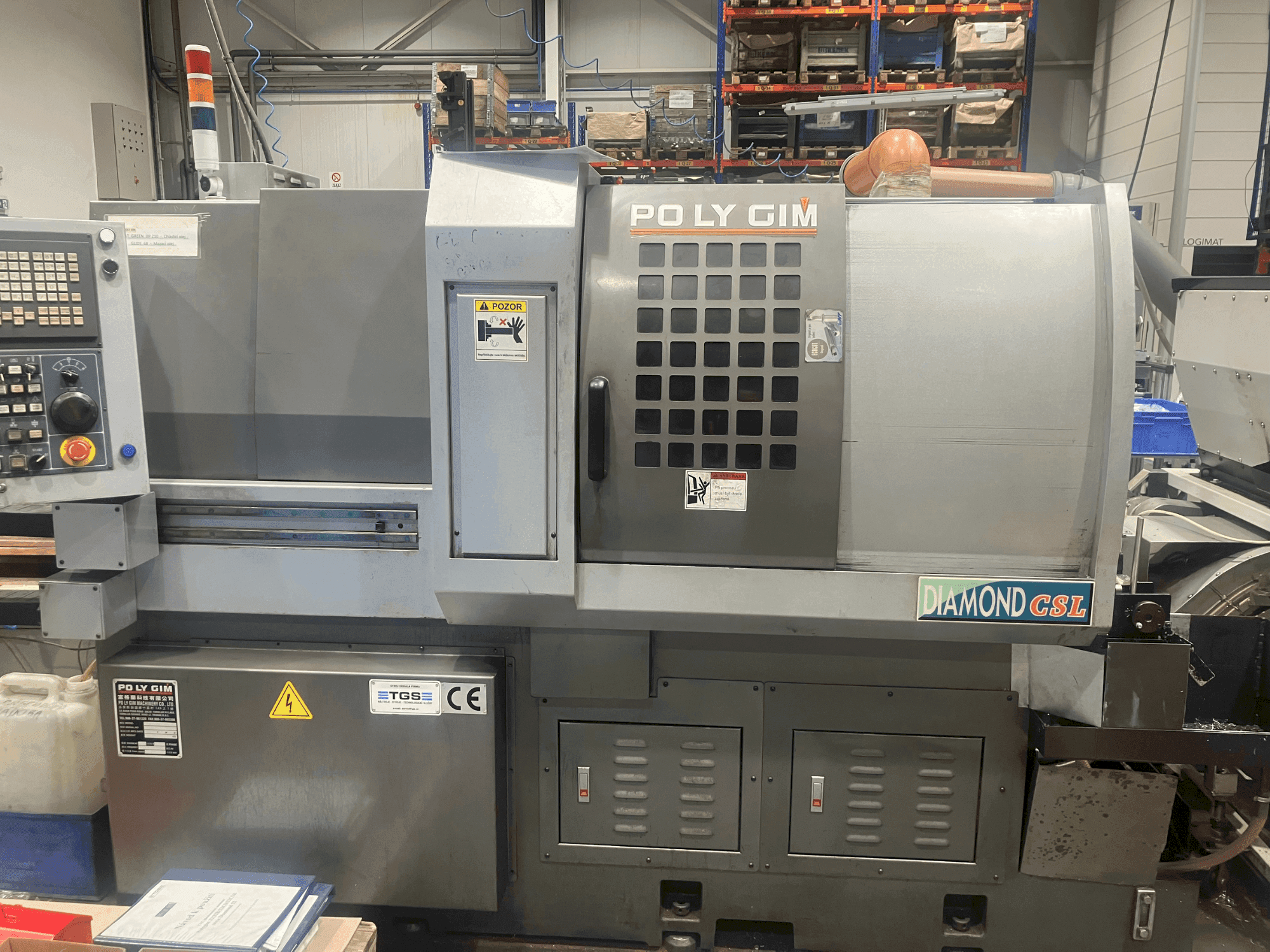 Vista Frontal  da PO LY GIM Diamond 32CSL  máquina