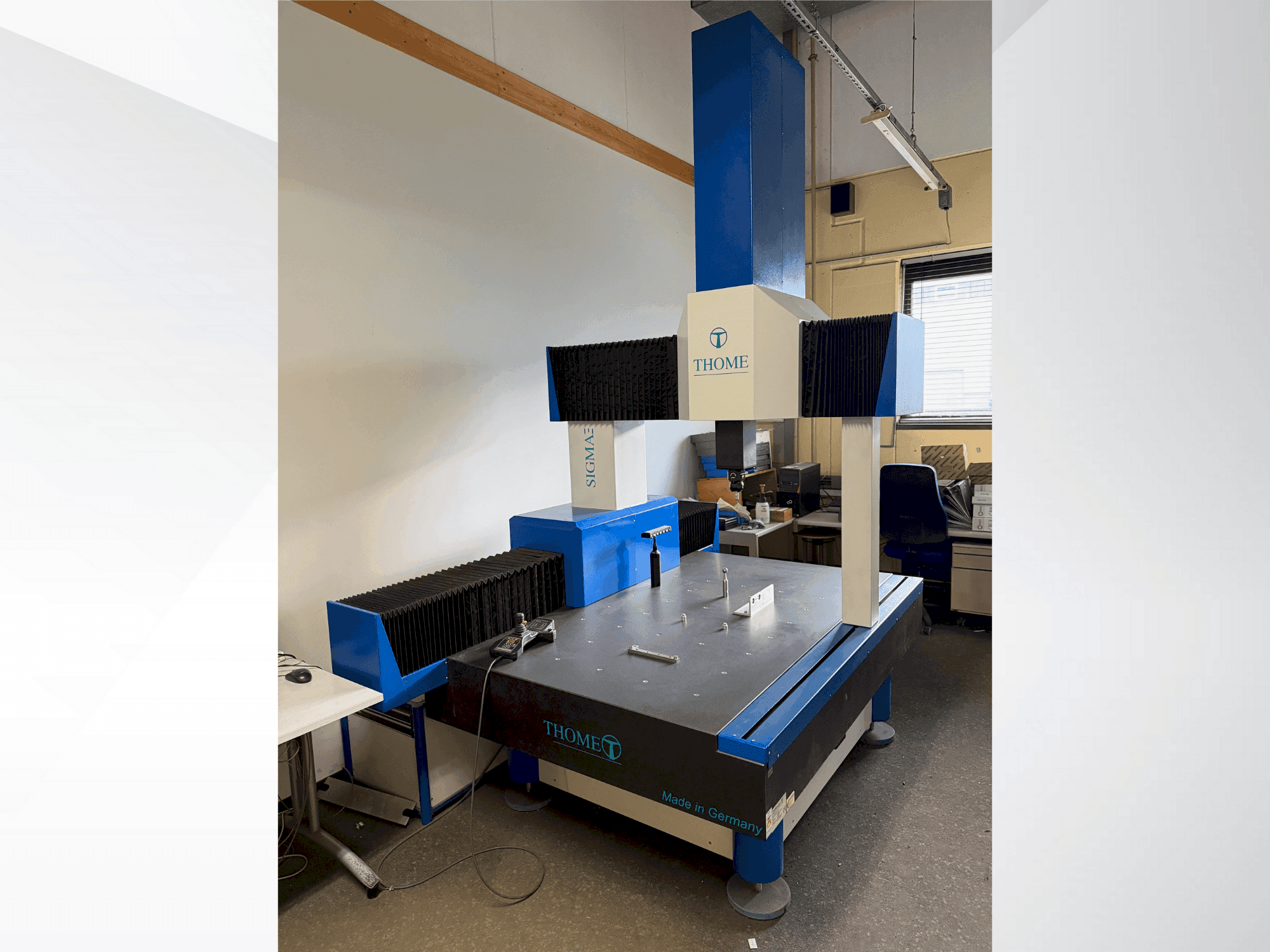 Vista Frontal  da THOME Prazision 3D Sigma  máquina