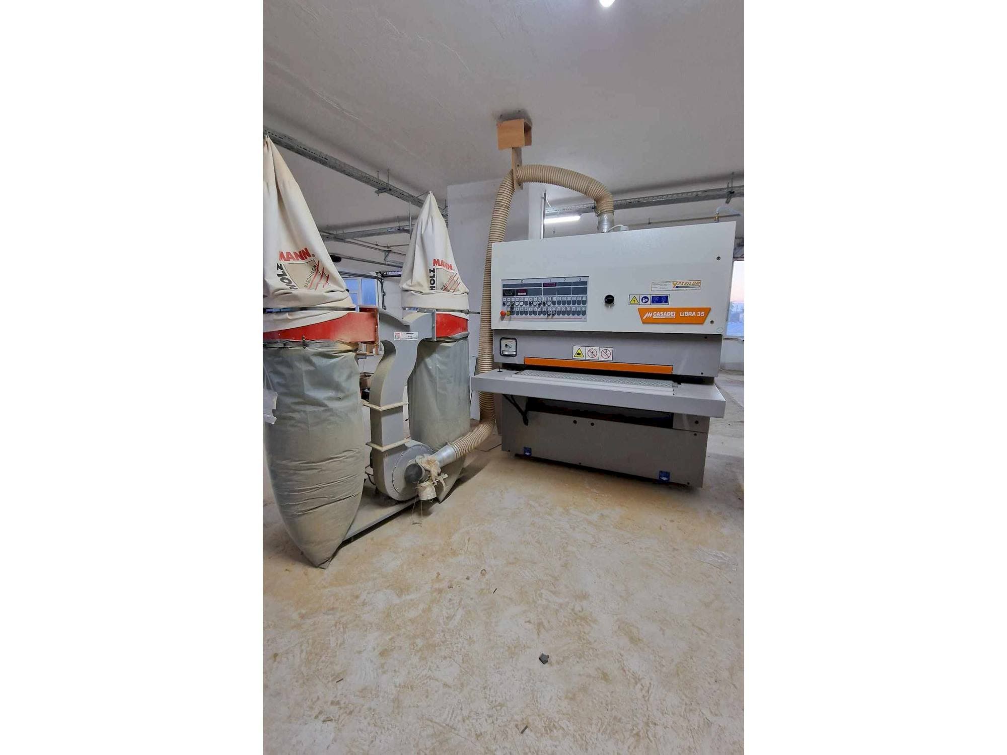 Vista Frontal  da CASADEI LIBRA 35  máquina