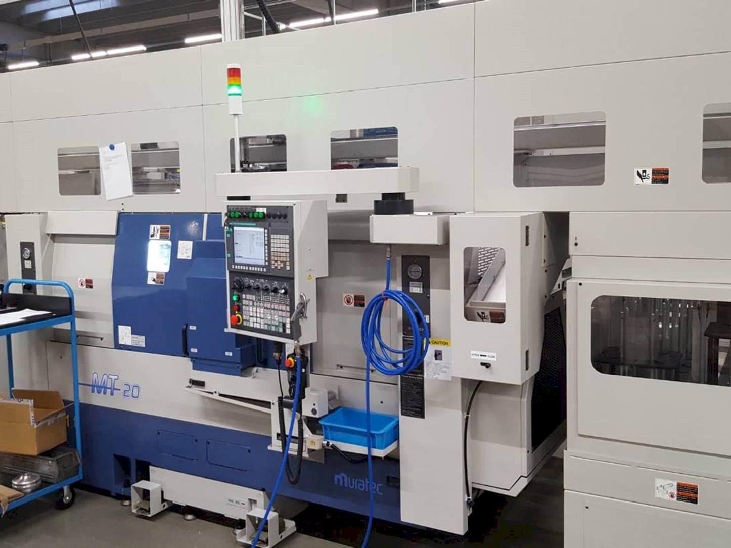 Vista Frontal  da Muratec MT 20 GYMC  máquina