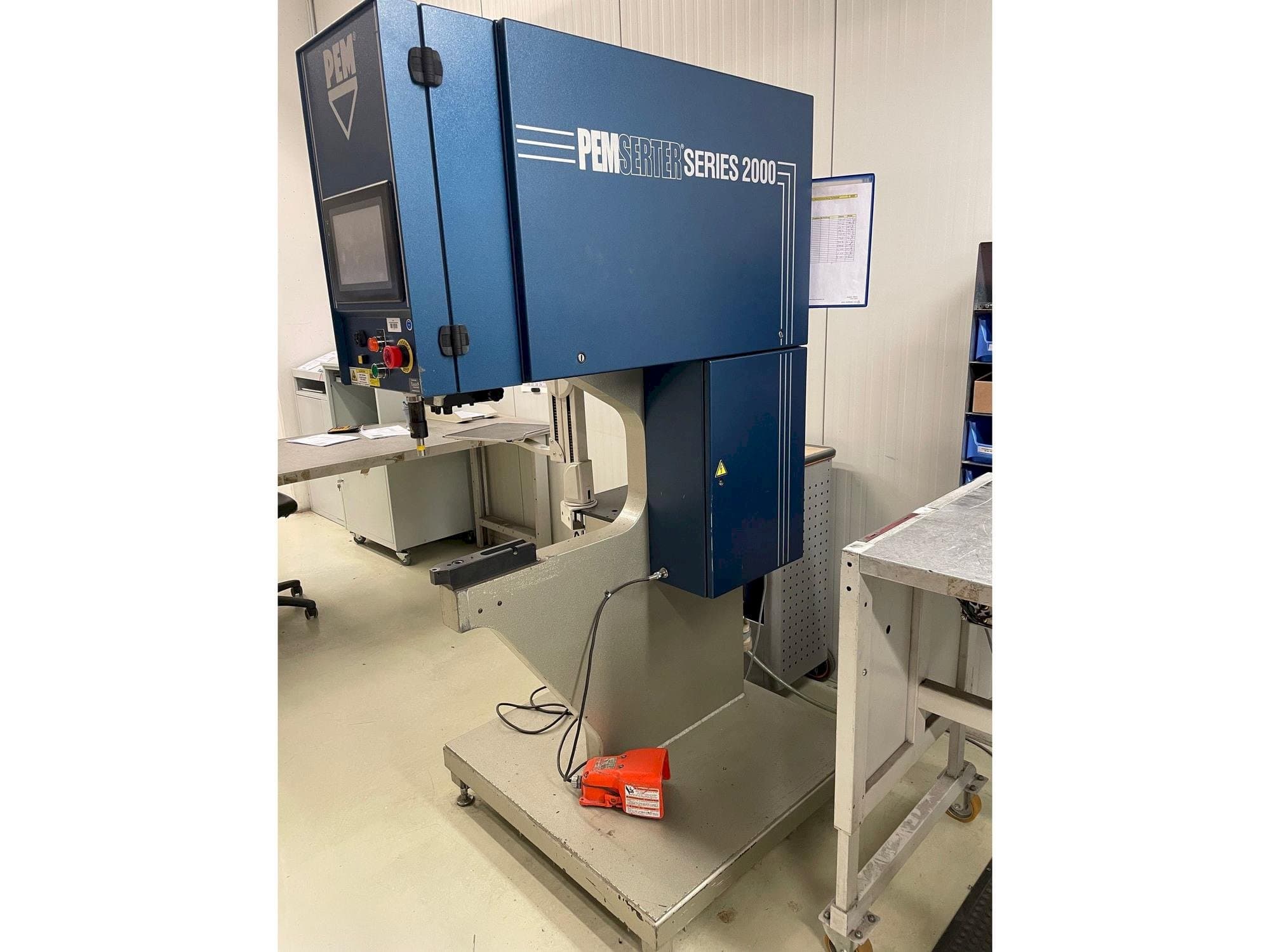 Vista Frontal da PEM-SERTER Series 2000A máquina