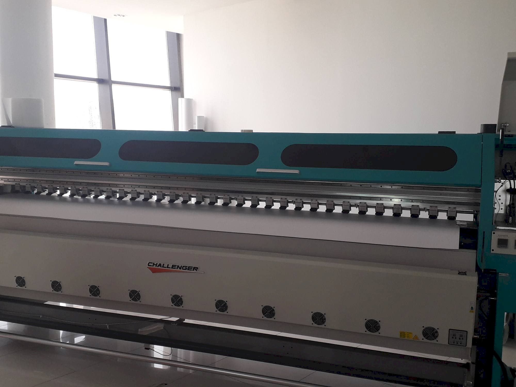 Vista Frontal  da Challenger FY-3200AT Plus-H4  máquina