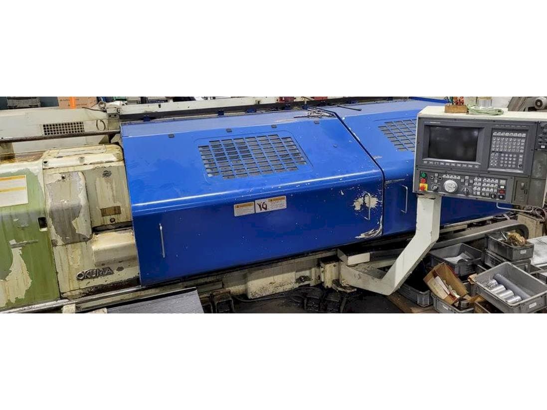 Vista Frontal  da Okuma LH35  máquina