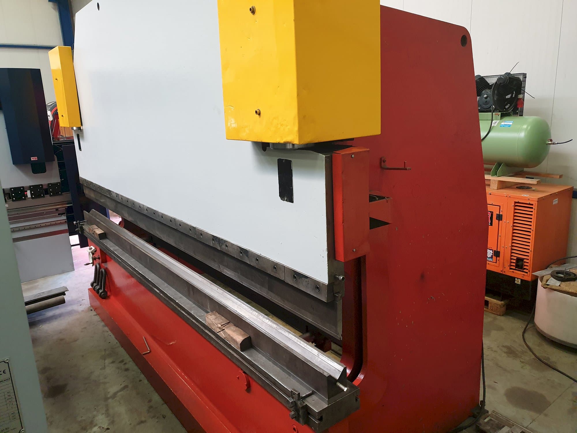 Vista Direita  da Darley EHP 200 43/37  máquina