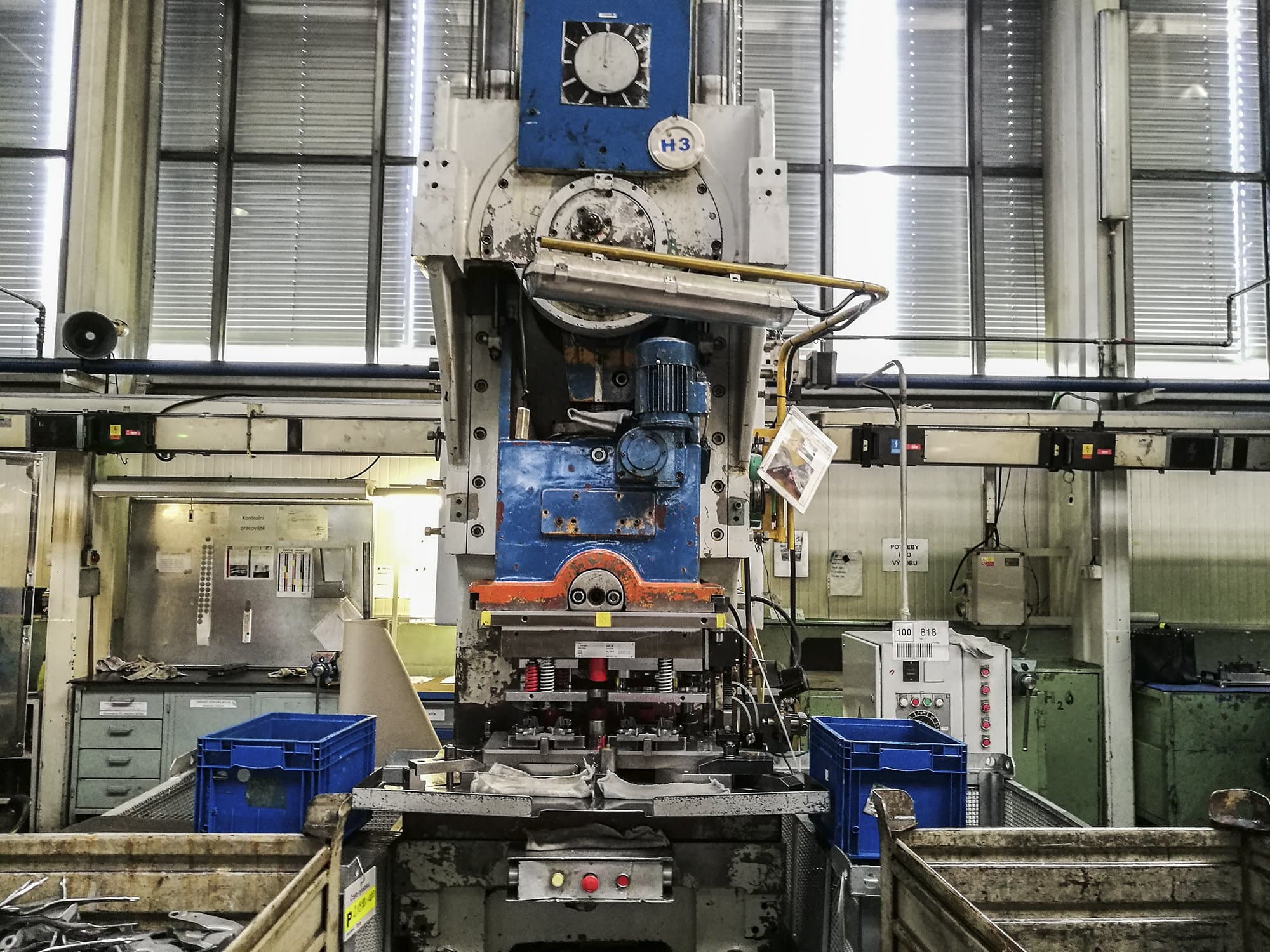 Vista Frontal  da ZTS LEK-160  máquina