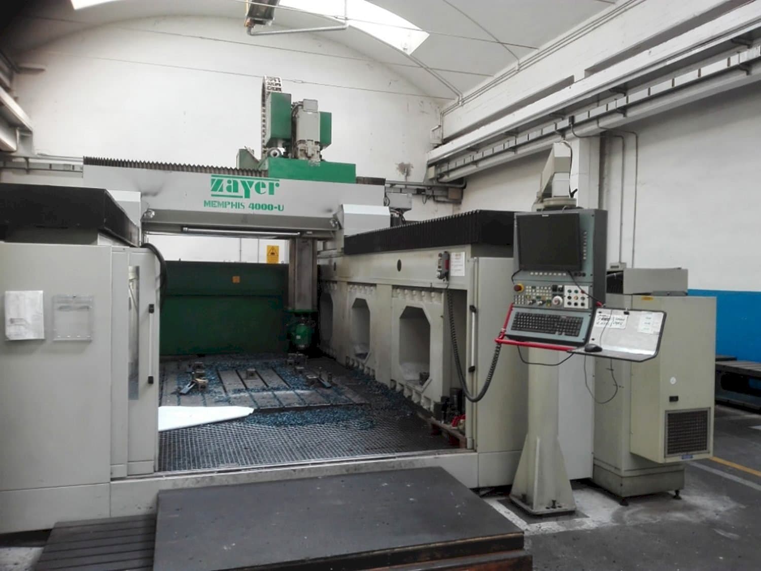 Vista Frontal  da Zayer Memphis 4000  máquina