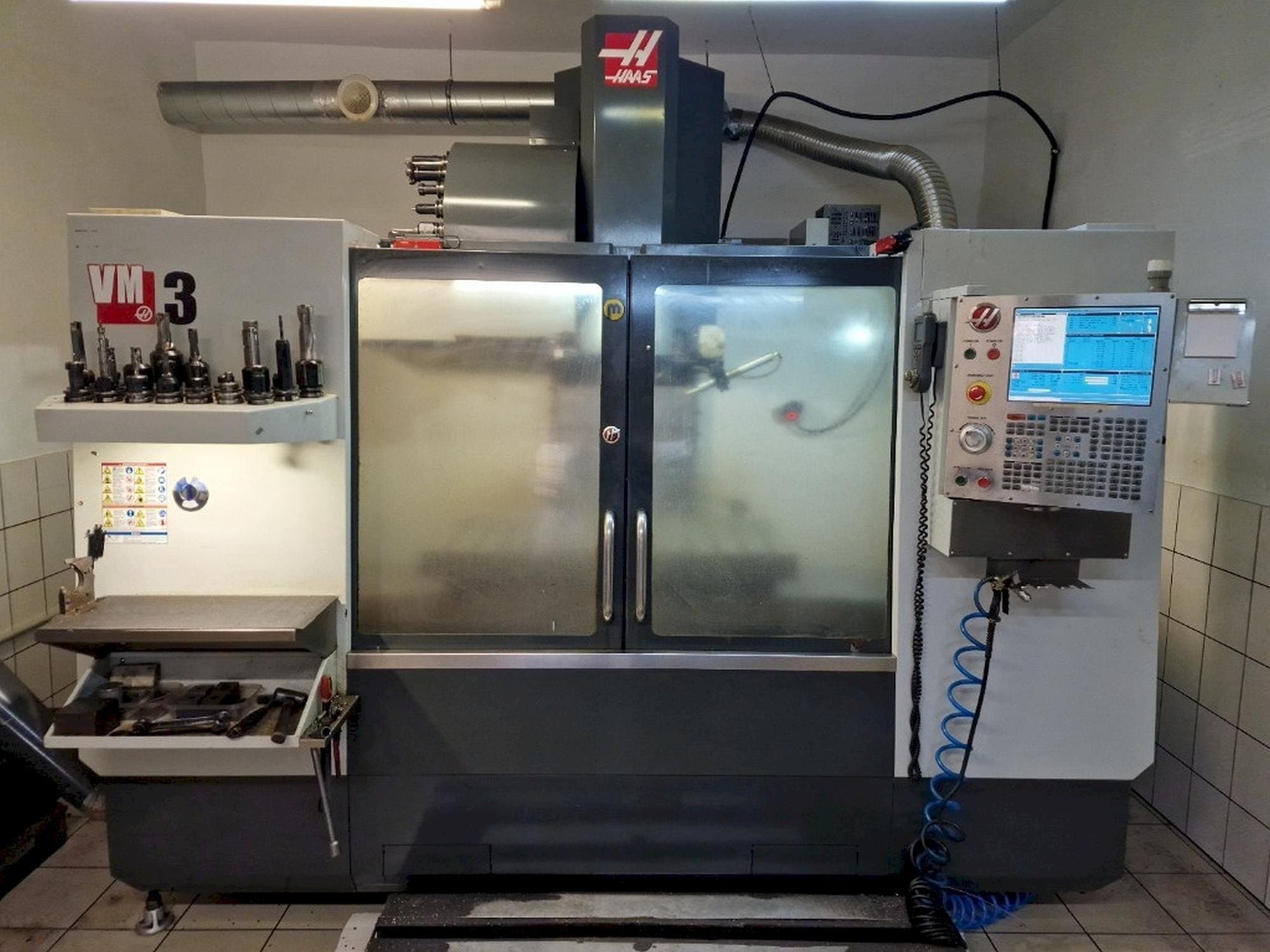 Vista Frontal  da HAAS VM-3  máquina