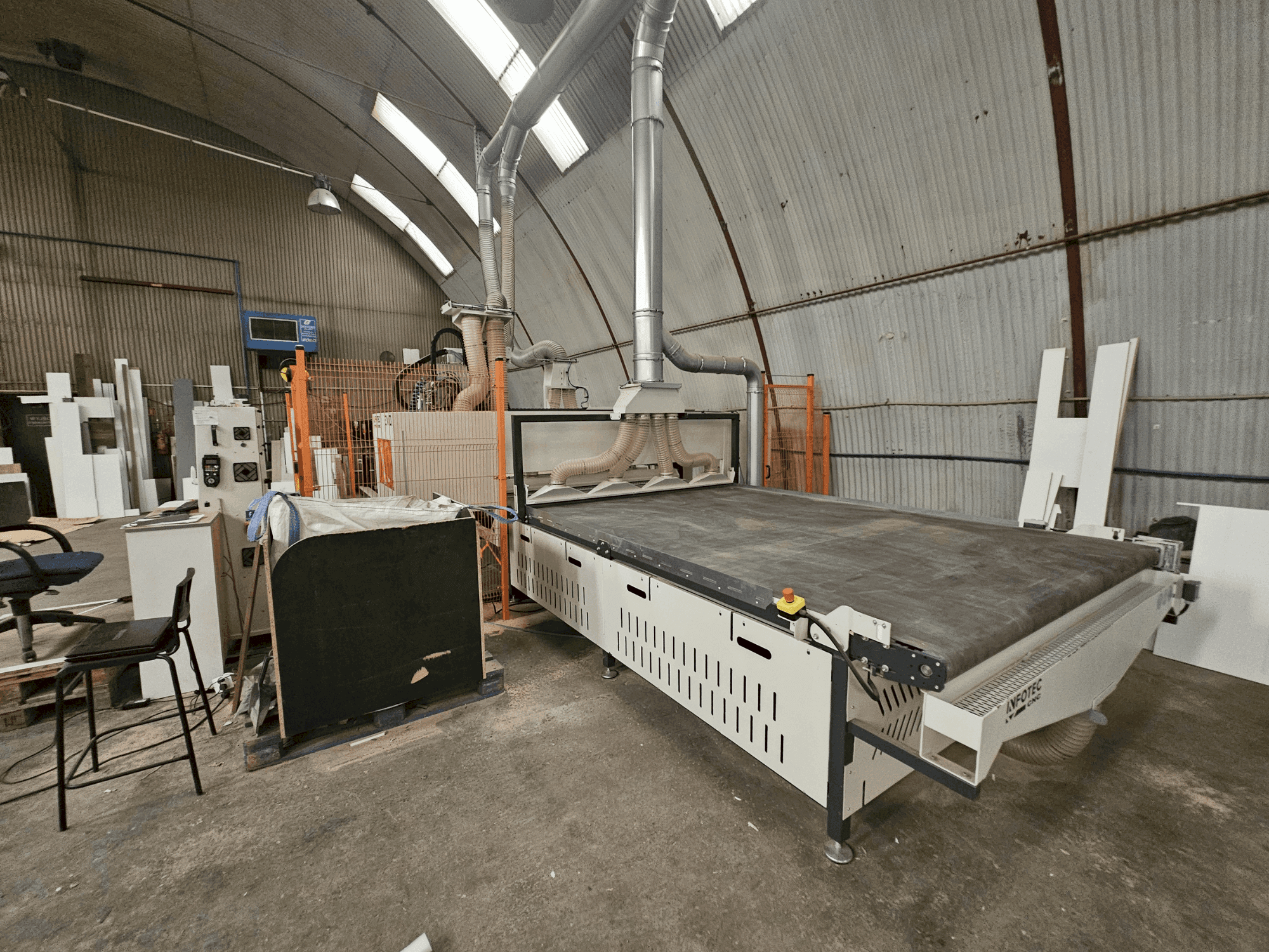 Vista Frontal  da INFOTEC 3121 PRO EVO  máquina