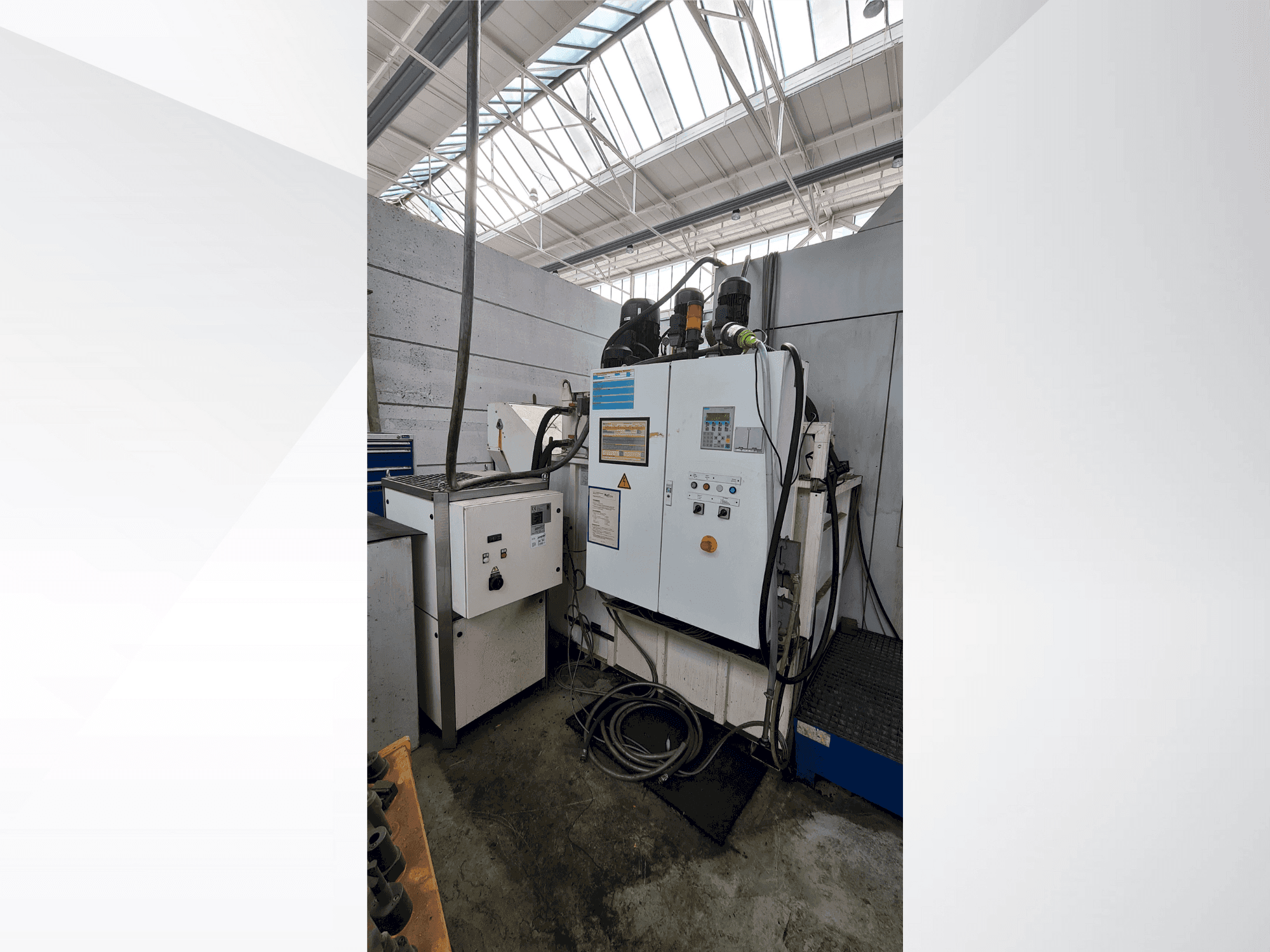 Vista Frontal  da OSG EX-CELL-O XS425  máquina