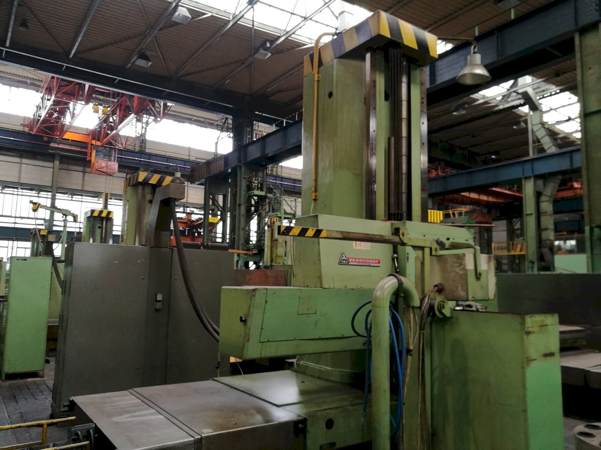 Vista Frontal da TOS WHN 13 máquina