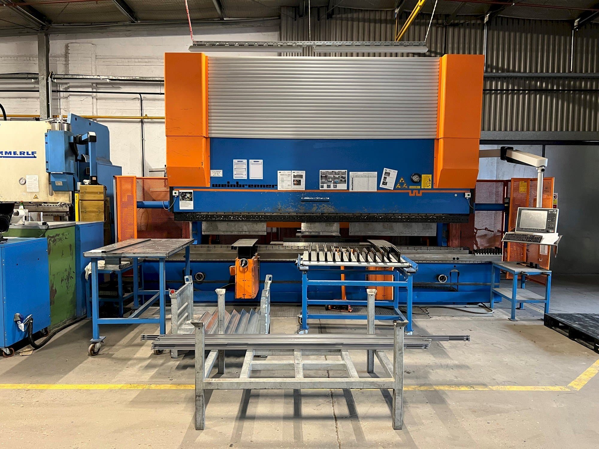 Vista Frontal  da Weinbrenner GP400  máquina