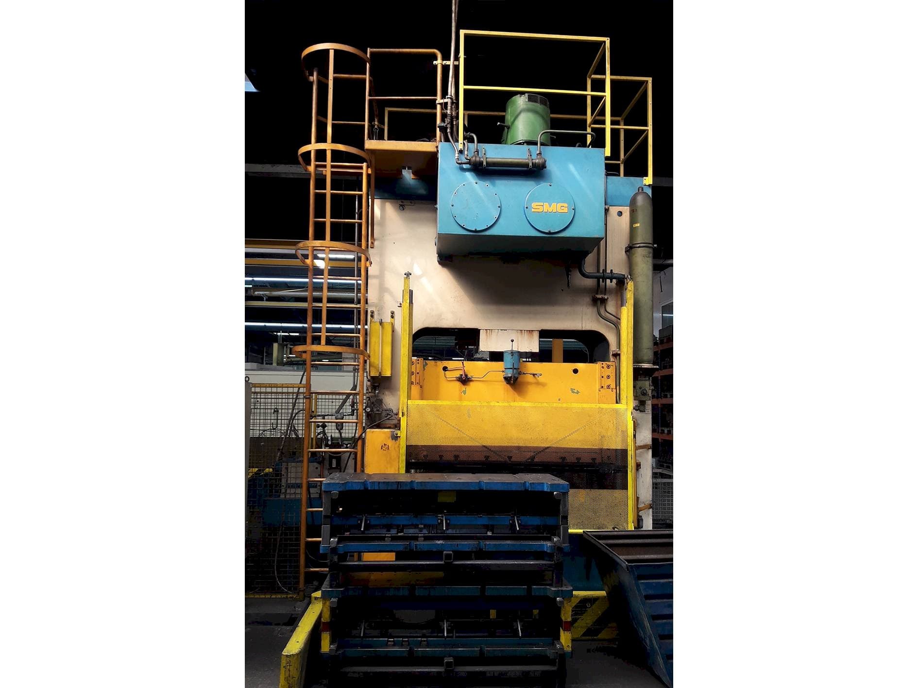 Vista Frontal  da SMG SCHULER DS 200 + Z 60  máquina