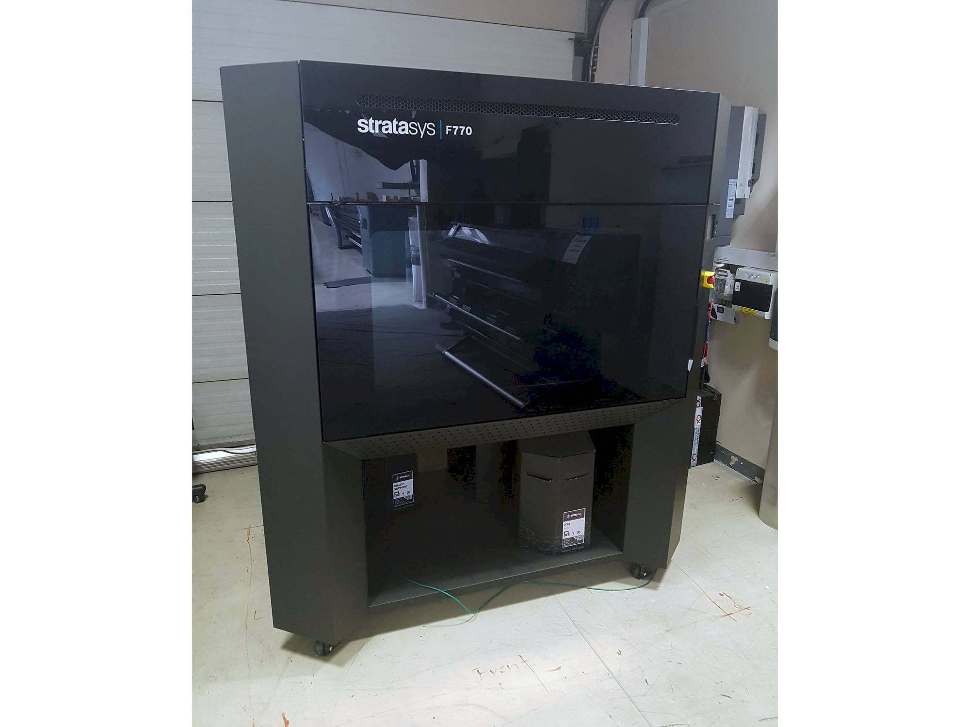 Vista Frontal  da Stratasys F770  máquina