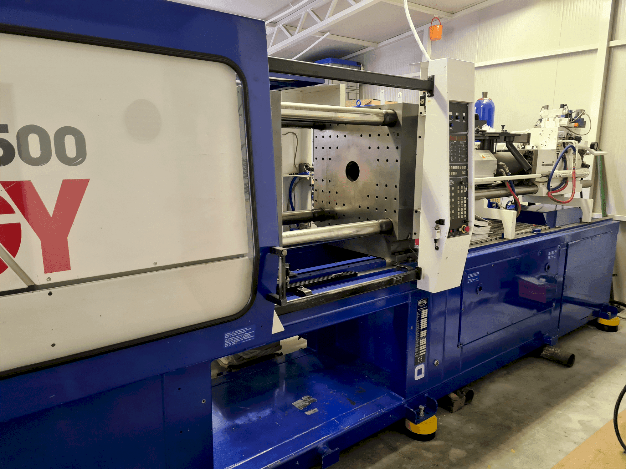 Vista Frontal  da Netstal SYNERGY 1500-600  máquina