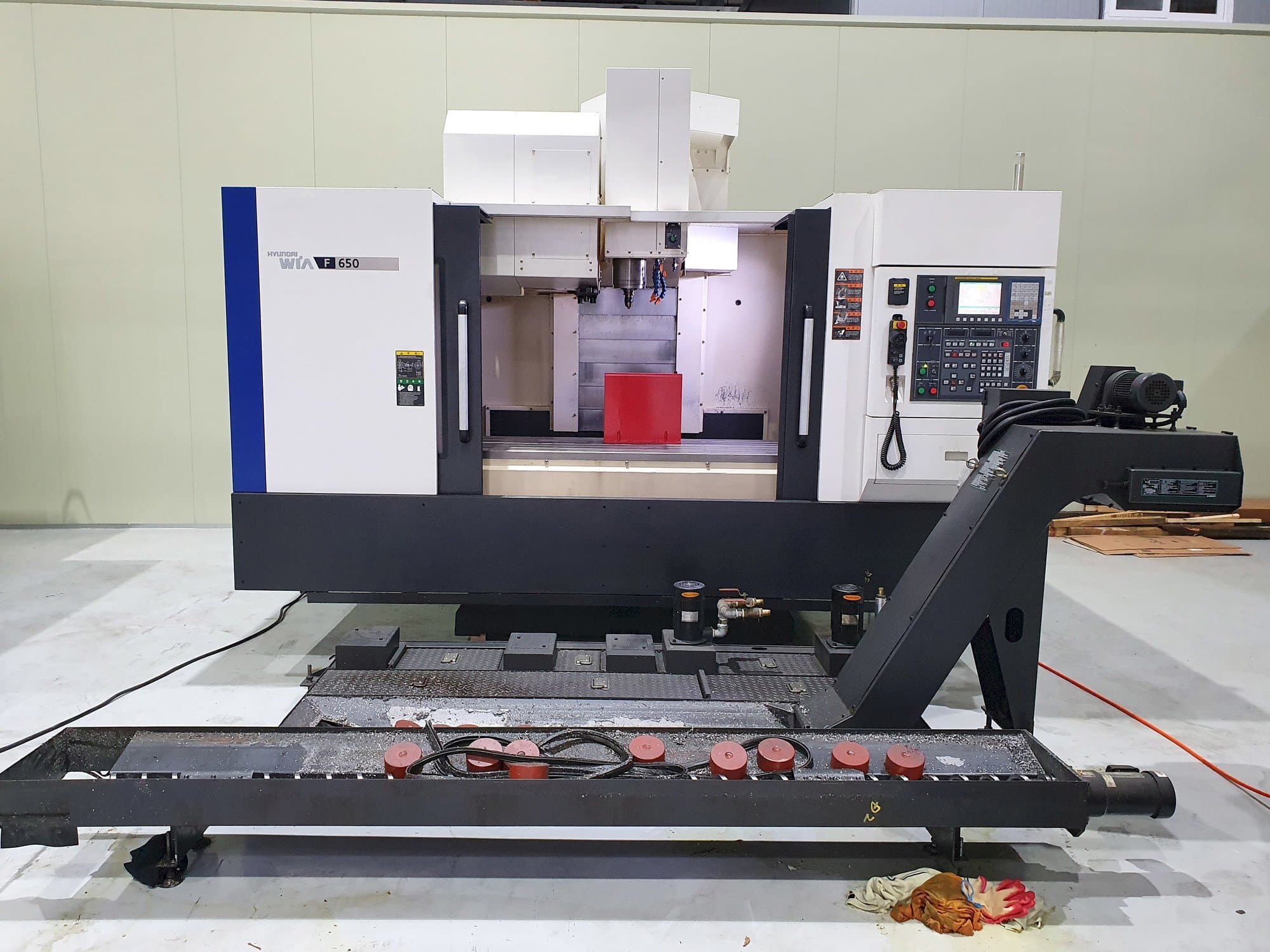 Vista Frontal  da Hyundai Wia F650  máquina