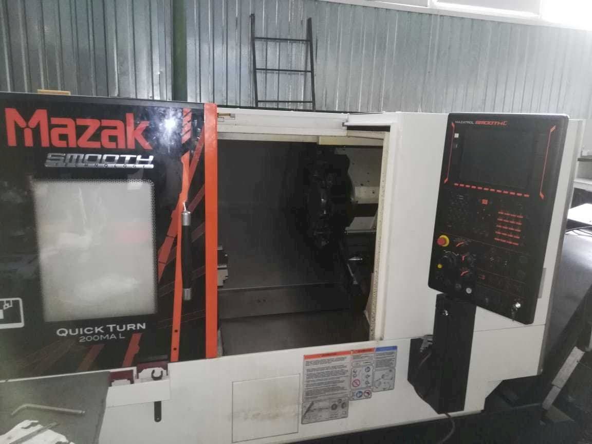 Vista Frontal  da Mazak Quick Turn 200MA L  máquina