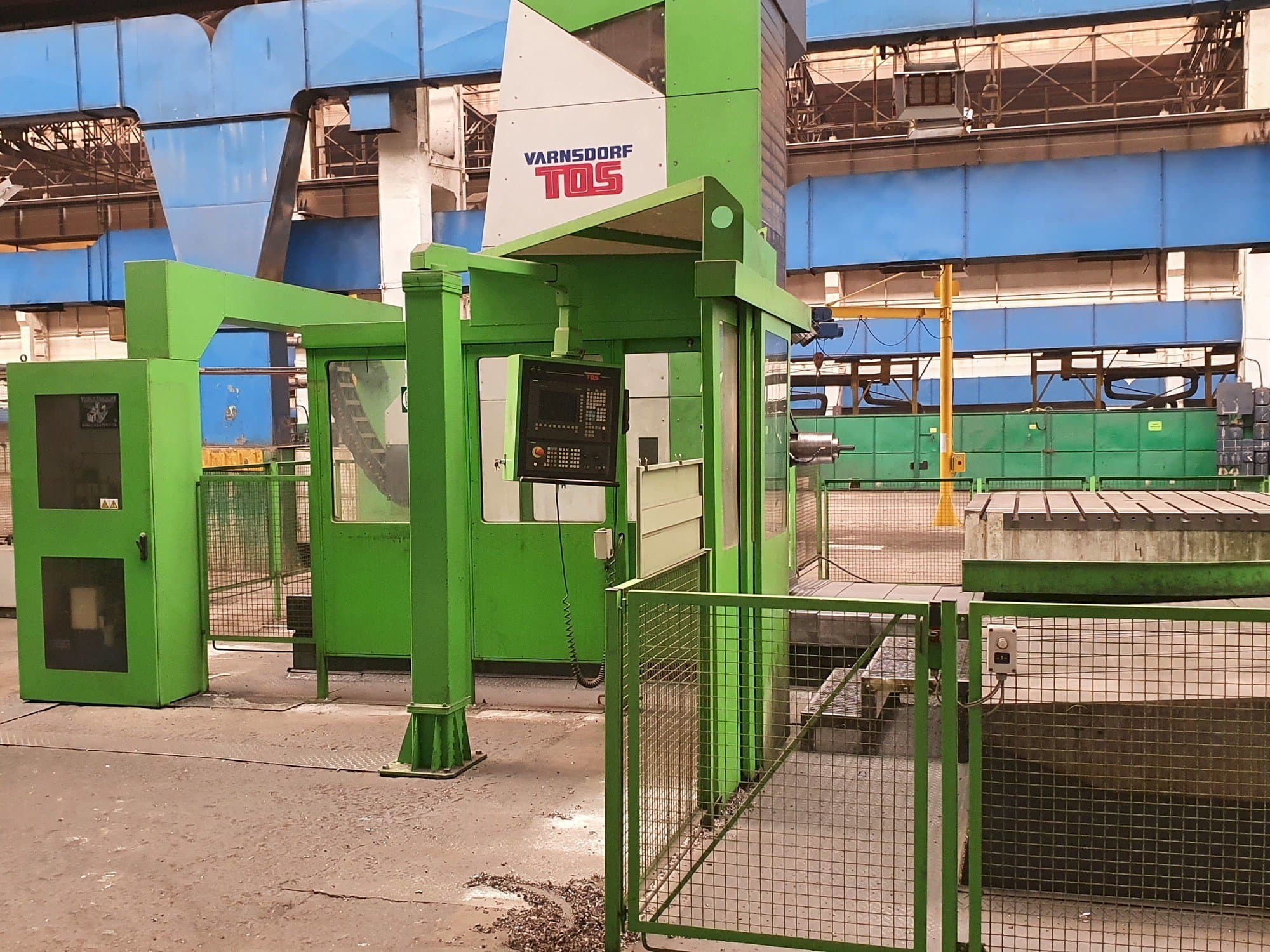 Vista Frontal  da TOS VARNSDORF WHN 13 CNC  máquina