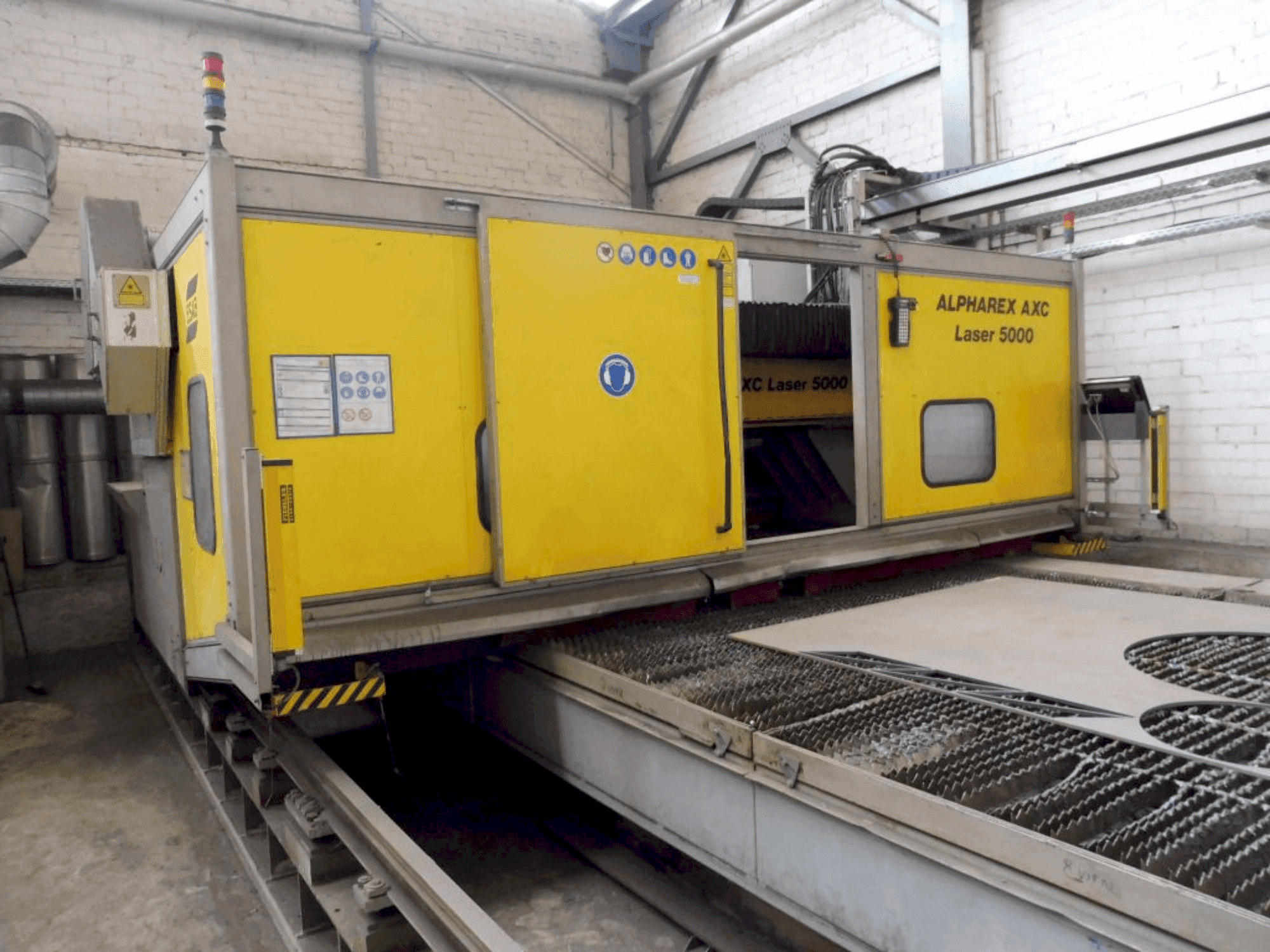 Vista Frontal  da ALPHAREX AXC Laser 500  máquina