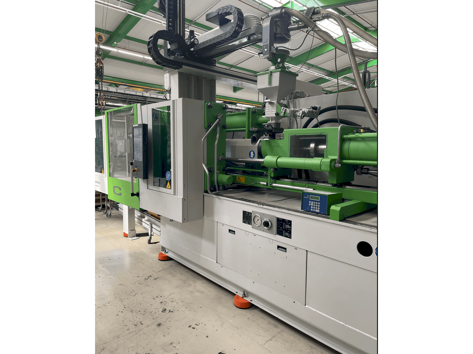 Vista Frontal  da Krauss Maffei KM 200-1400CM  máquina