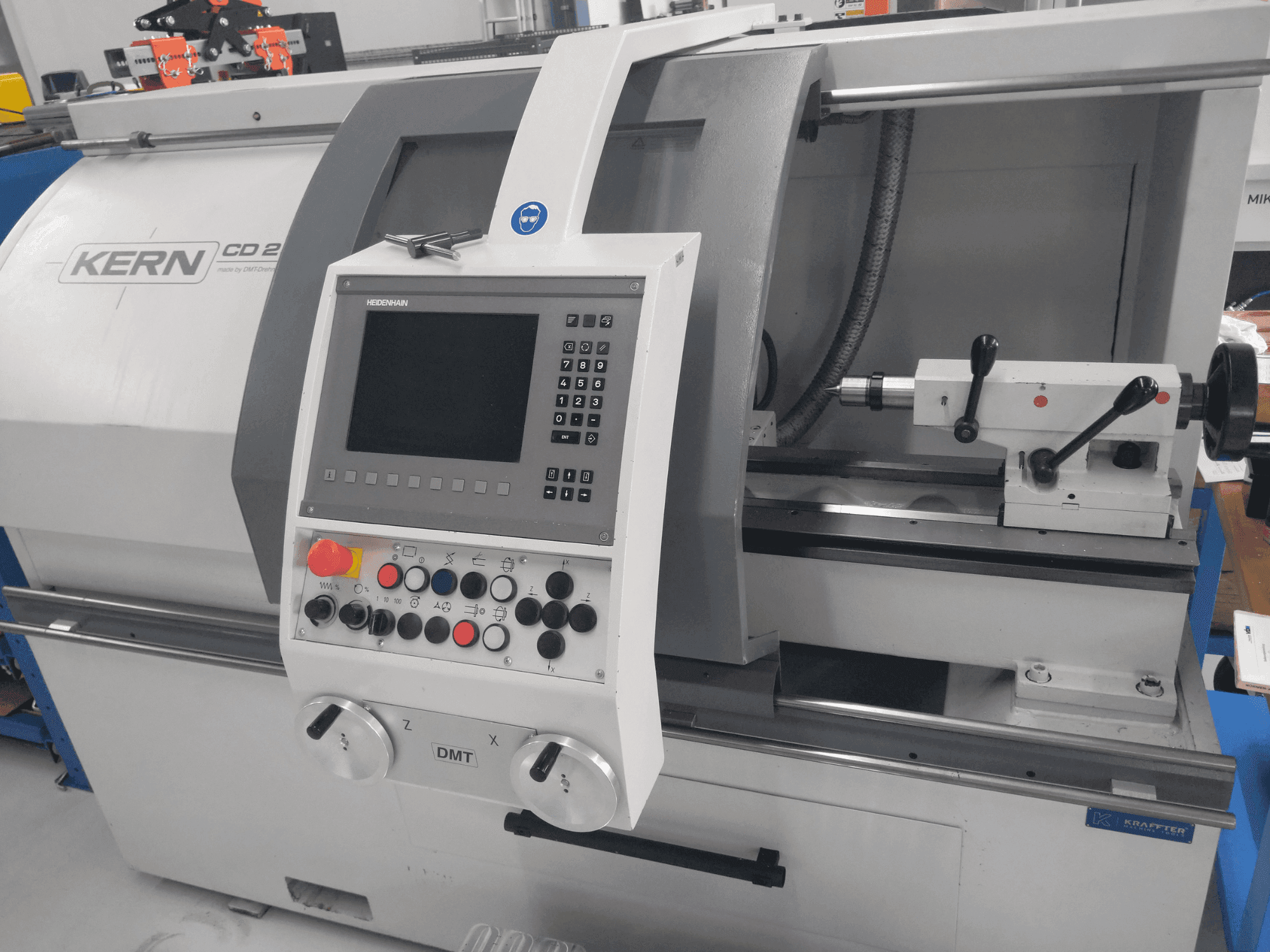Vista Frontal  da DMT KERN CD 282  máquina