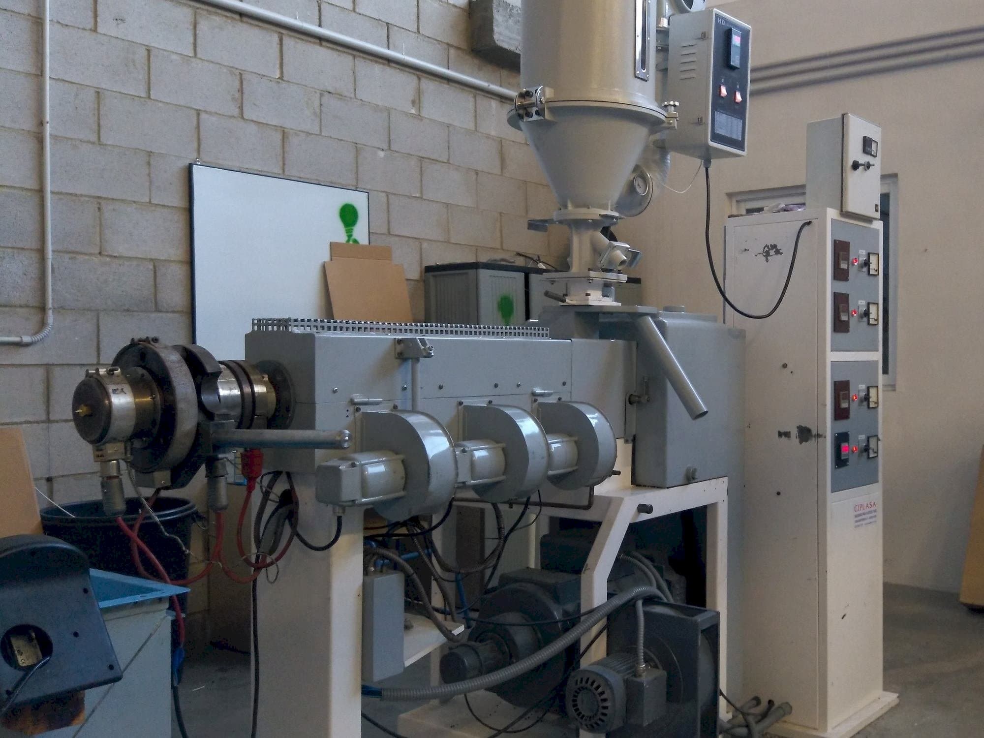 Vista Lateral Esquerda  da Mateu & Solé EX 38  máquina