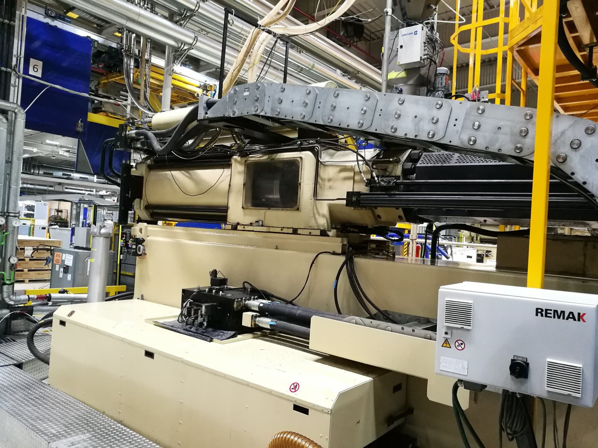 Vista Frontal  da Husky E 3150 RS 170/155  máquina