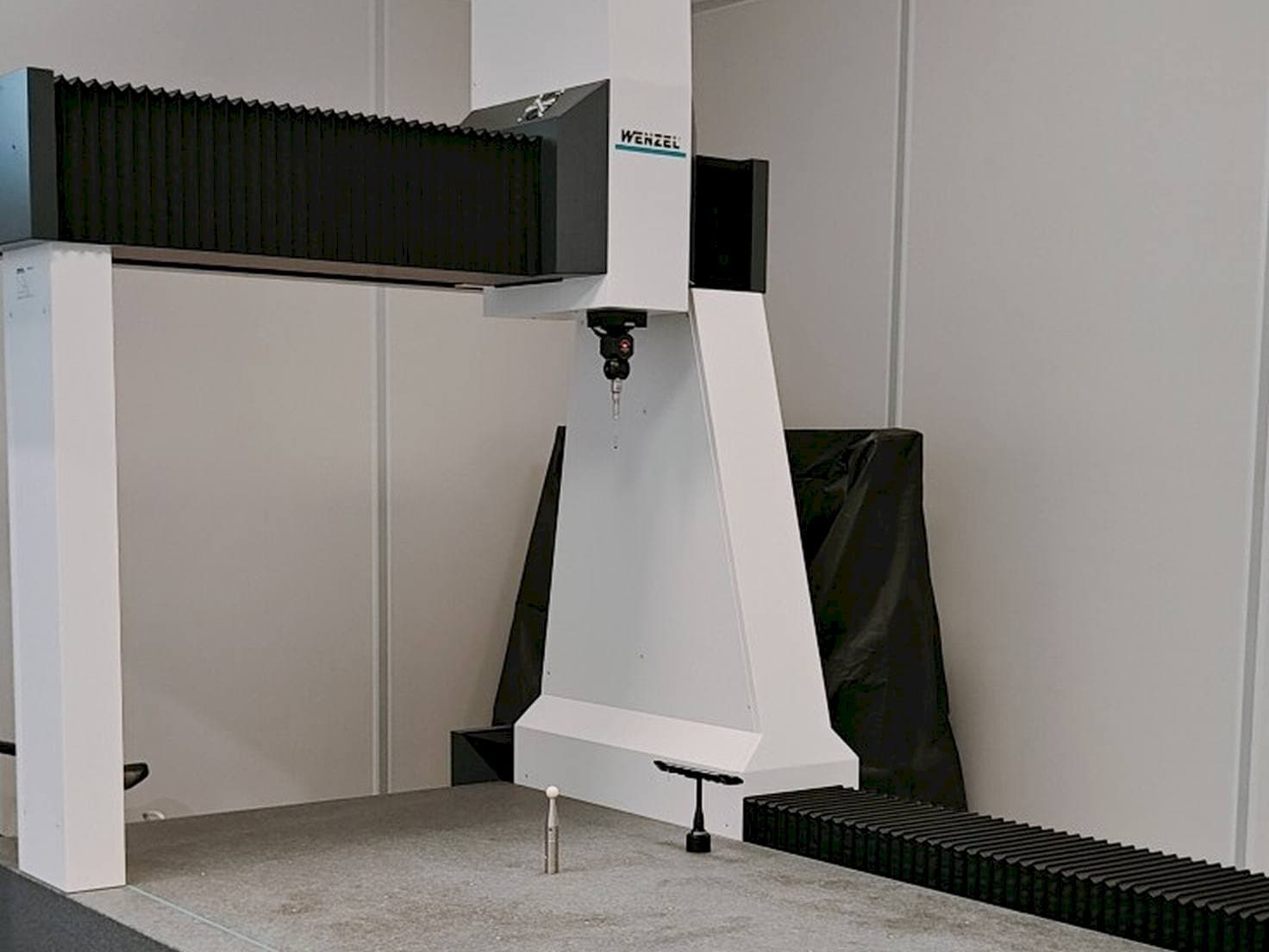 Vista Frontal  da Wenzel LH 1010  máquina