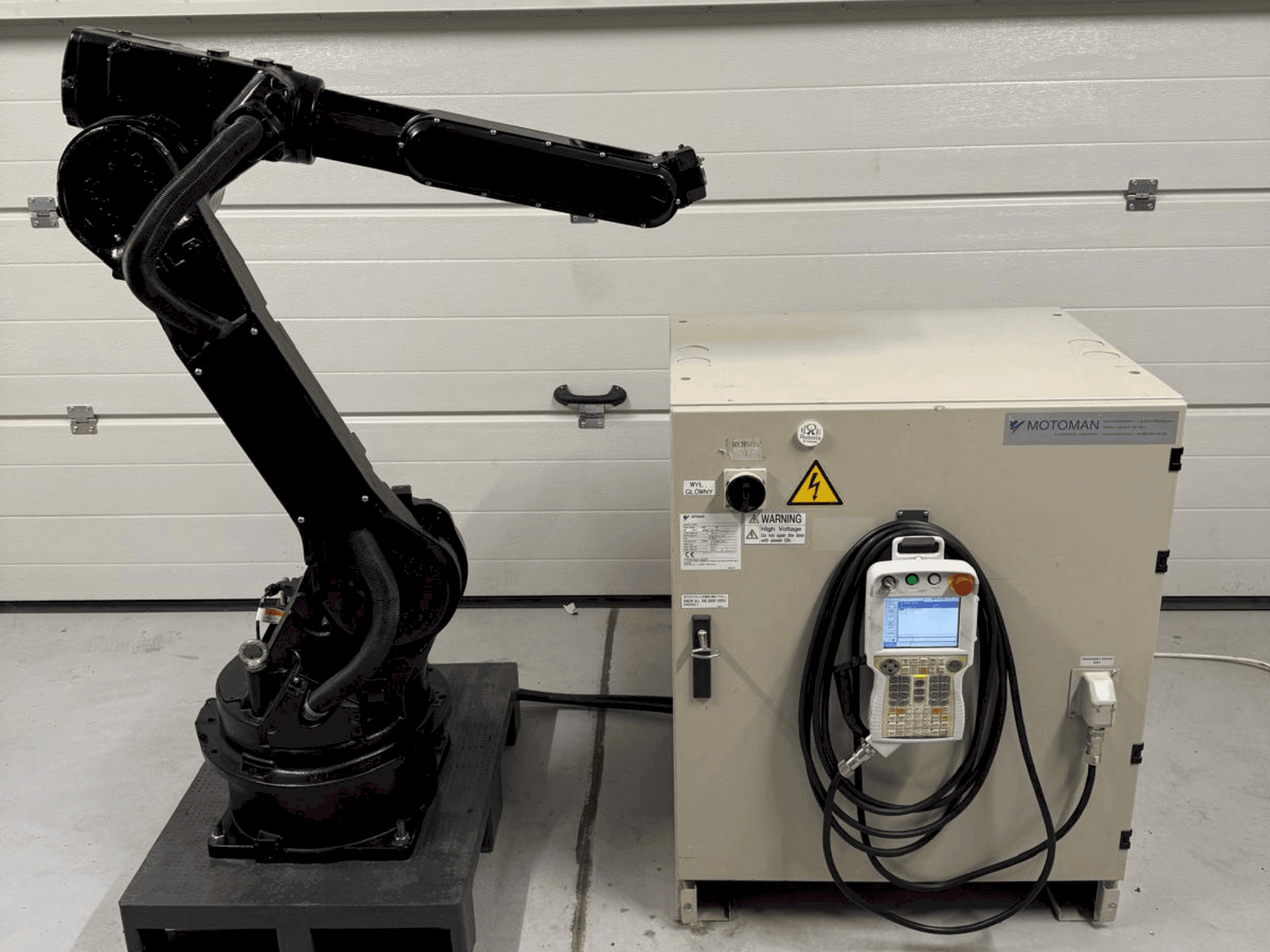 Vista Frontal  da Yaskawa Motoman YR HP 20D  máquina