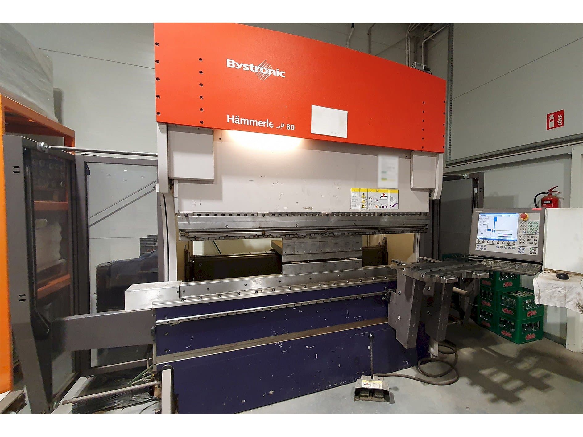 Vista Frontal  da Bystronic 3P 80/210  máquina