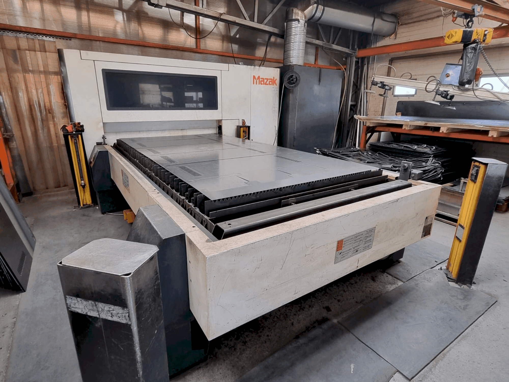 Vista Frontal  da Mazak OPTIPLEX 3015 FIBER II  máquina