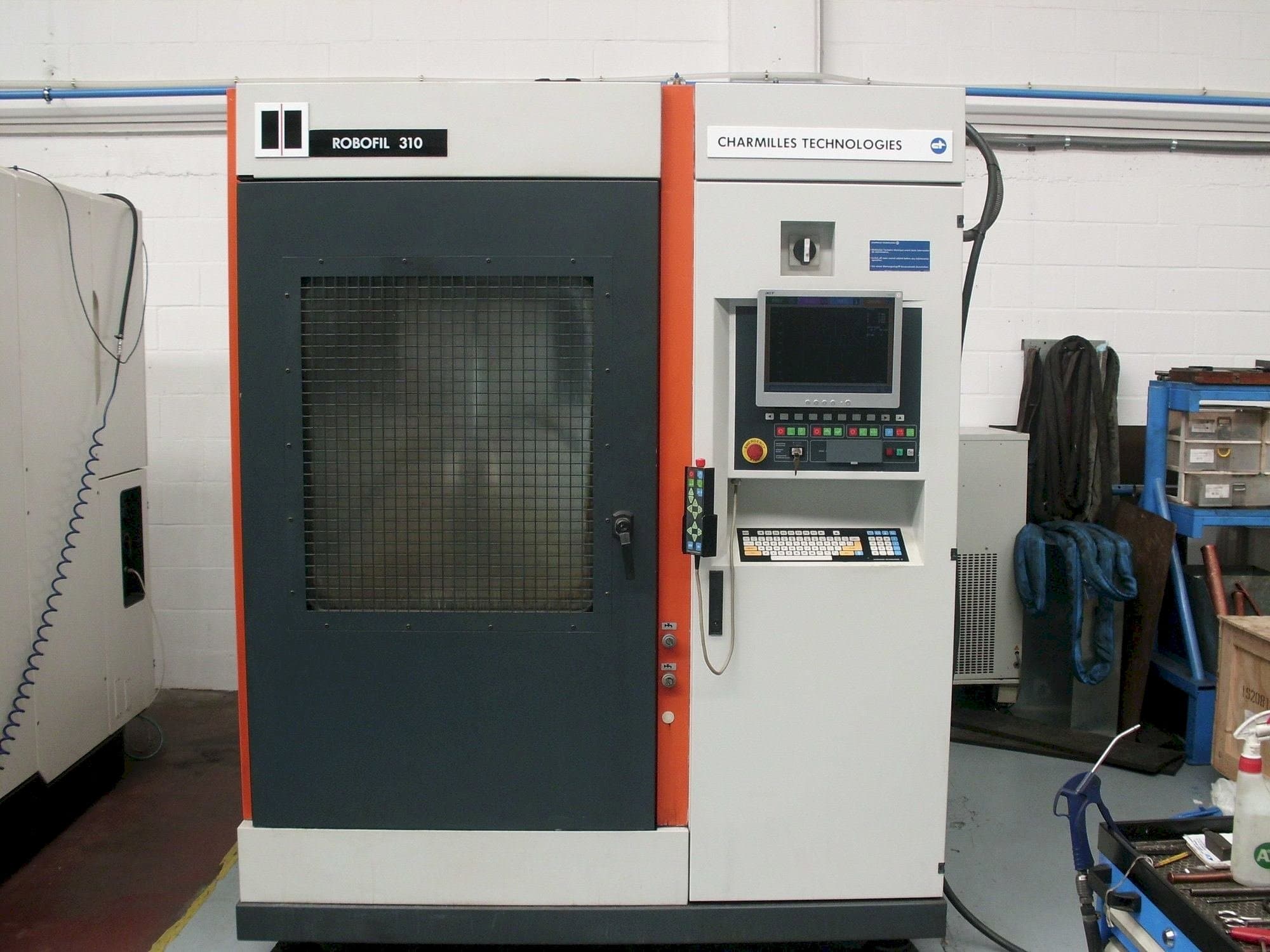 Vista Frontal  da CHARMILLES Robofil 310  máquina