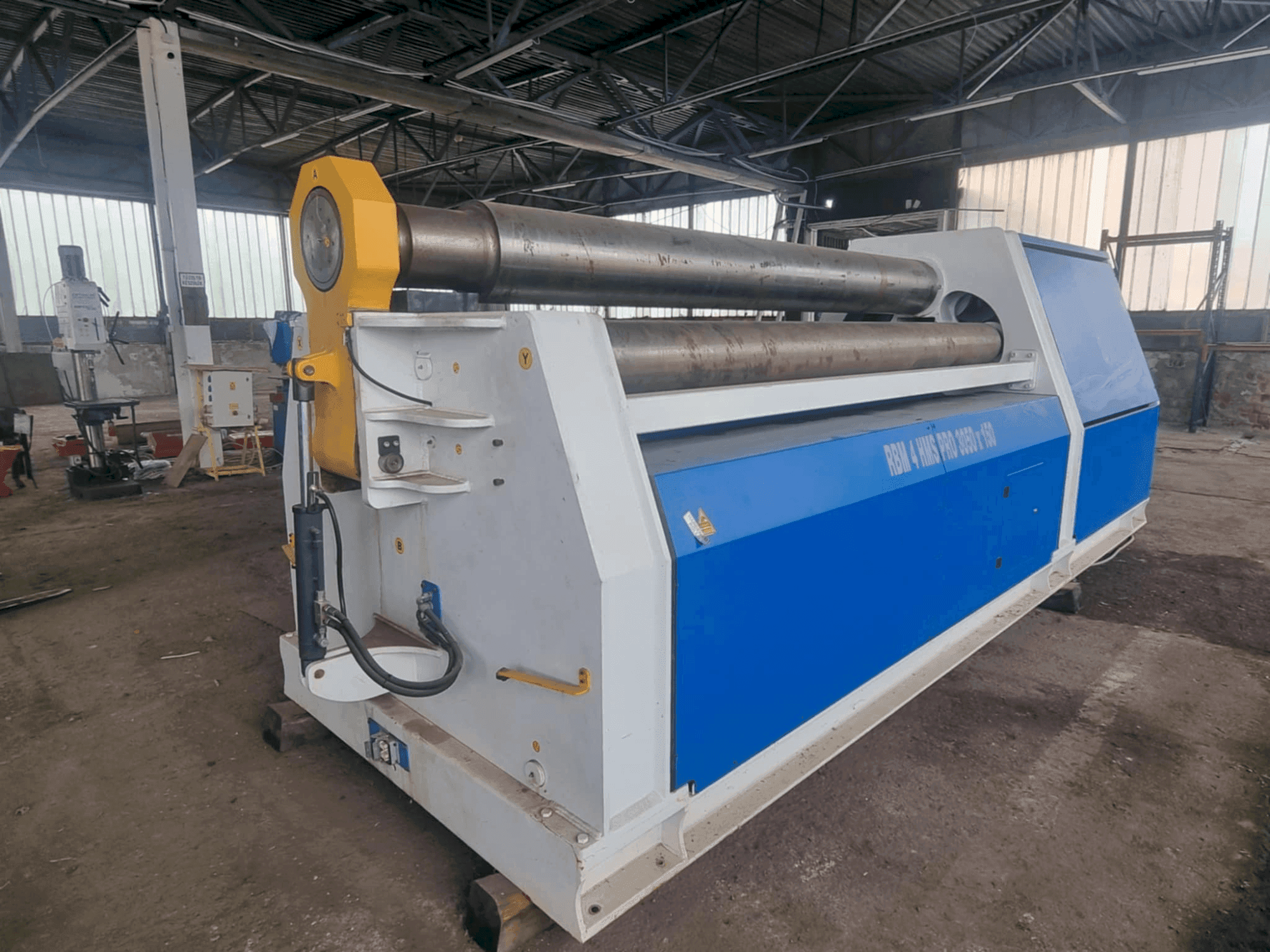 Vista Frontal  da Metallkraft  RBM 4 HMS Pro 3050-150  máquina