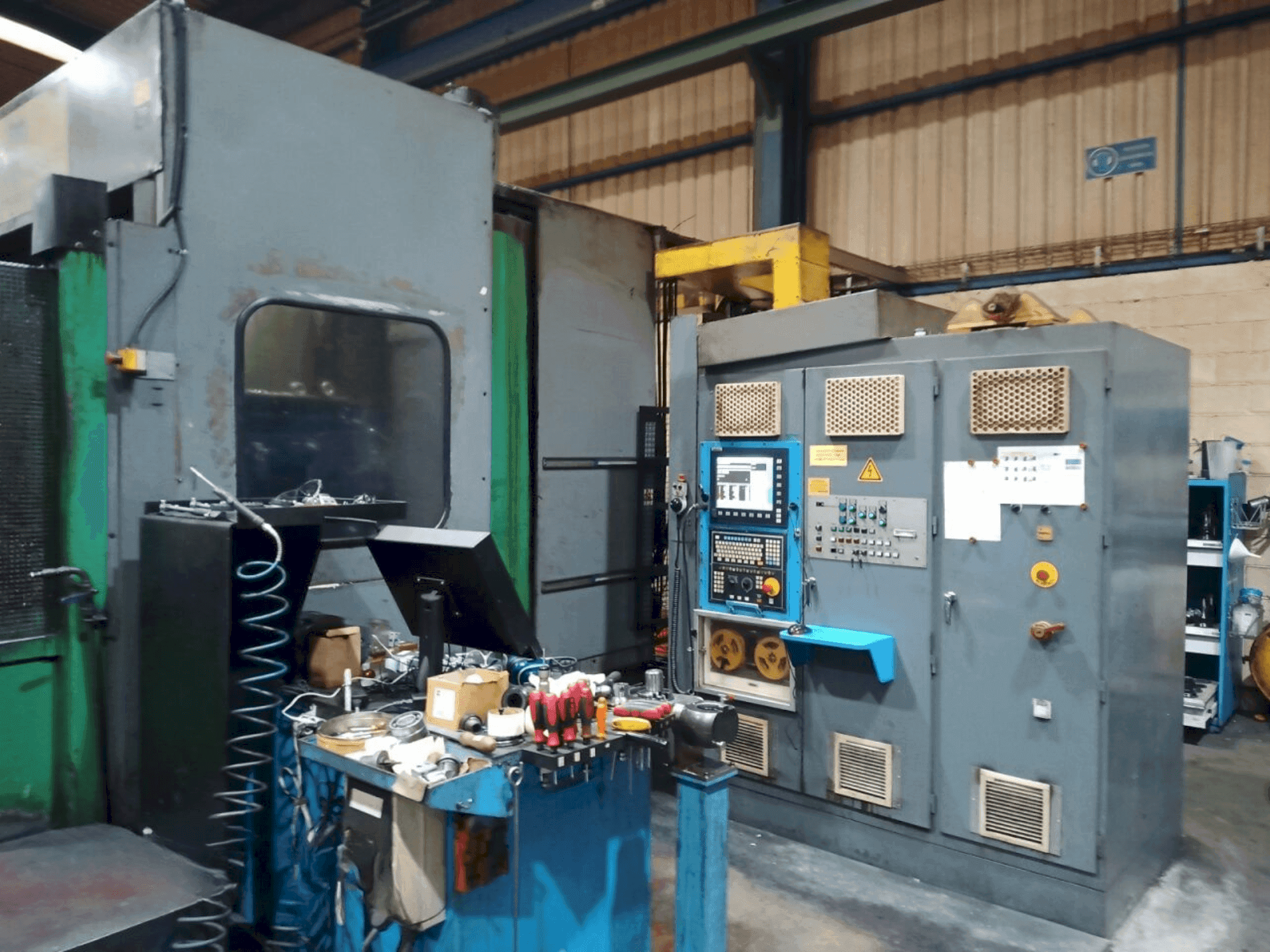 Vista Frontal  da Correa XB-420  máquina