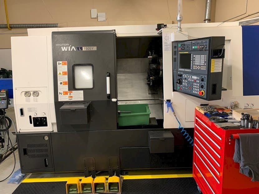 Vista Frontal  da Hyundai Wia L150SY  máquina