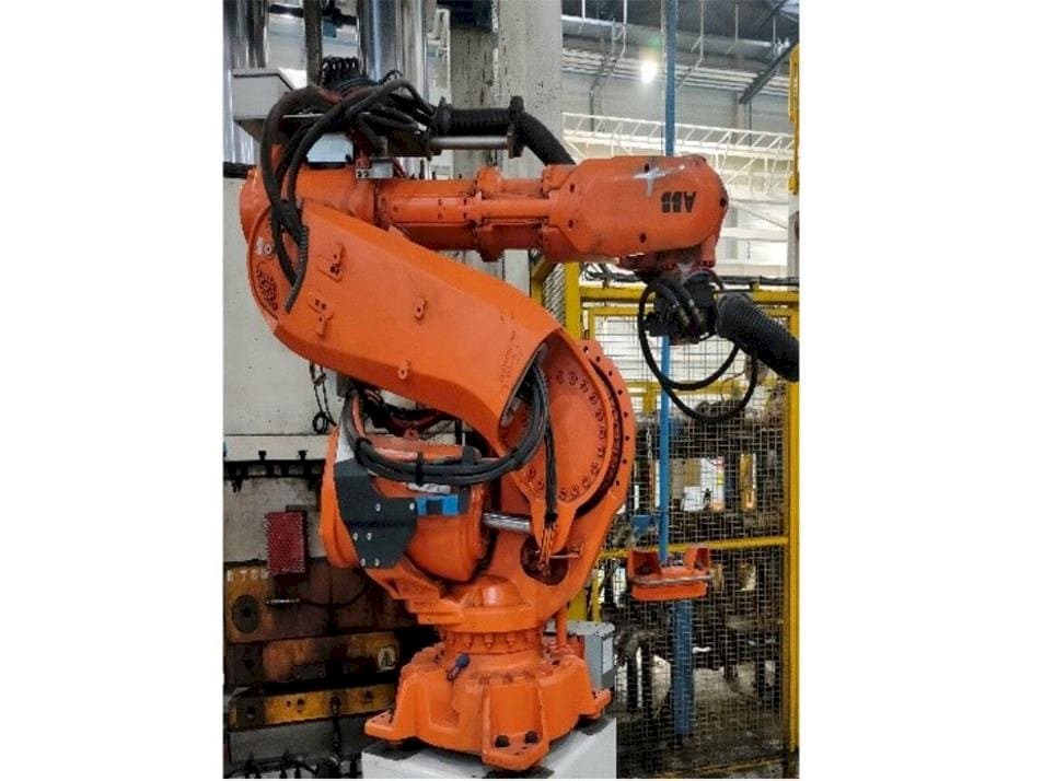 Vista Frontal  da ABB IRB 6640-185/2.8  máquina