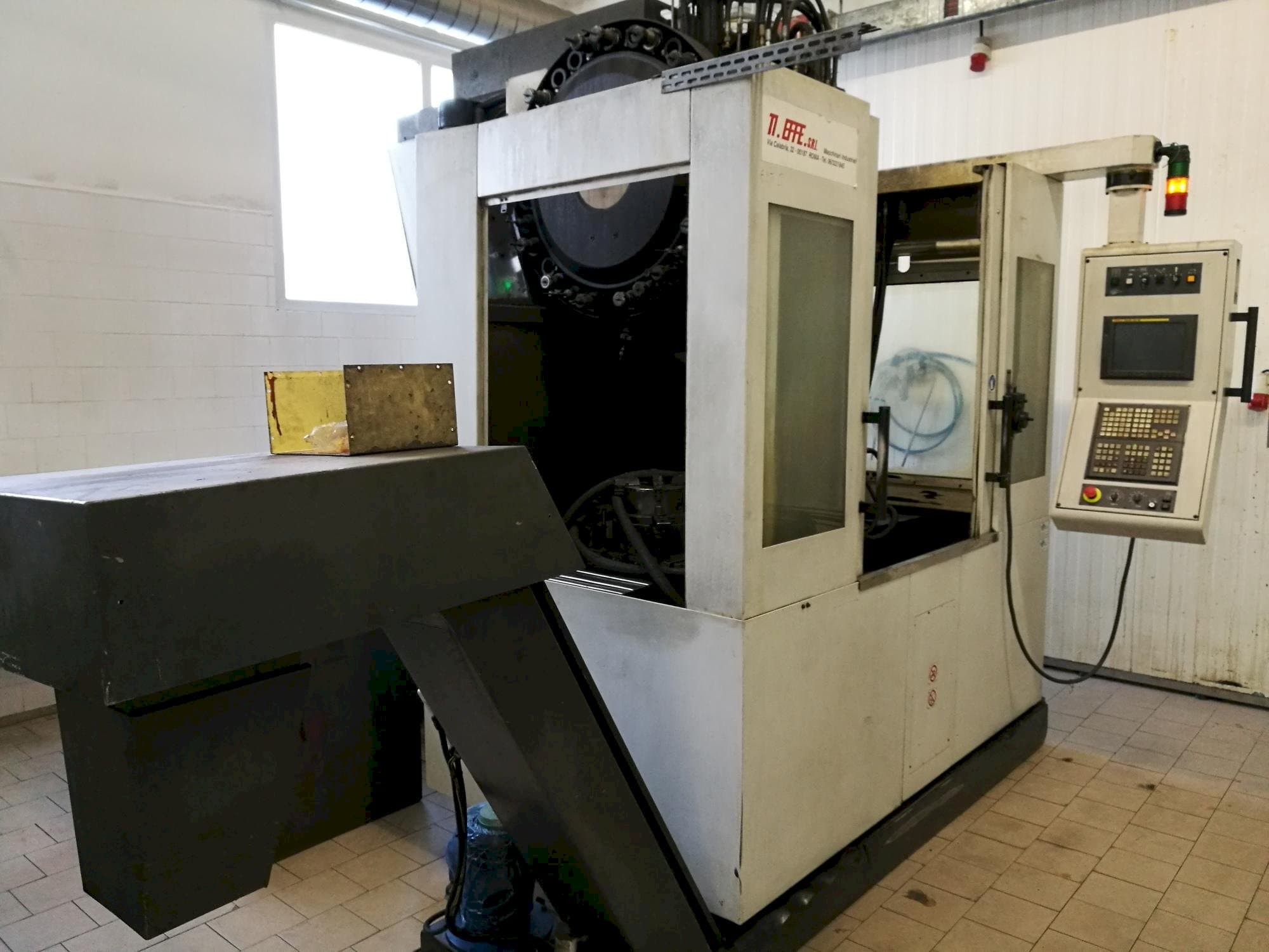 Vista Frontal  da RMT Kompakt 8  máquina